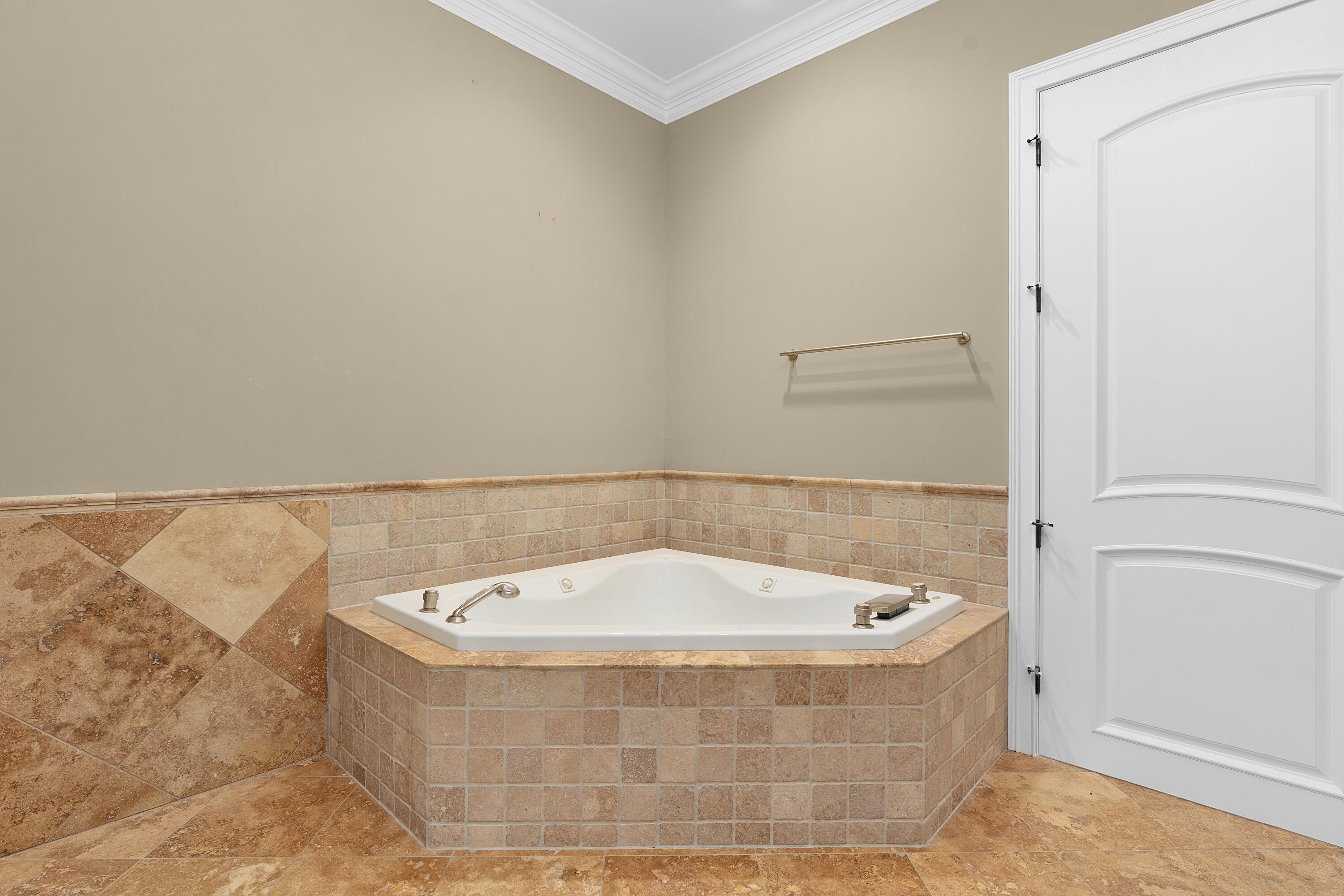 715 Pembridge Circle NW