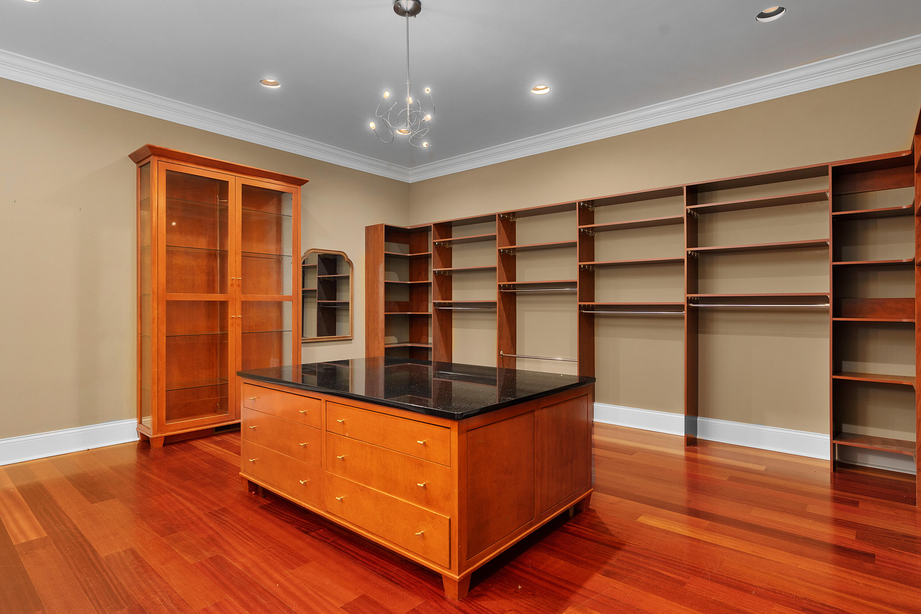 715 Pembridge Circle NW