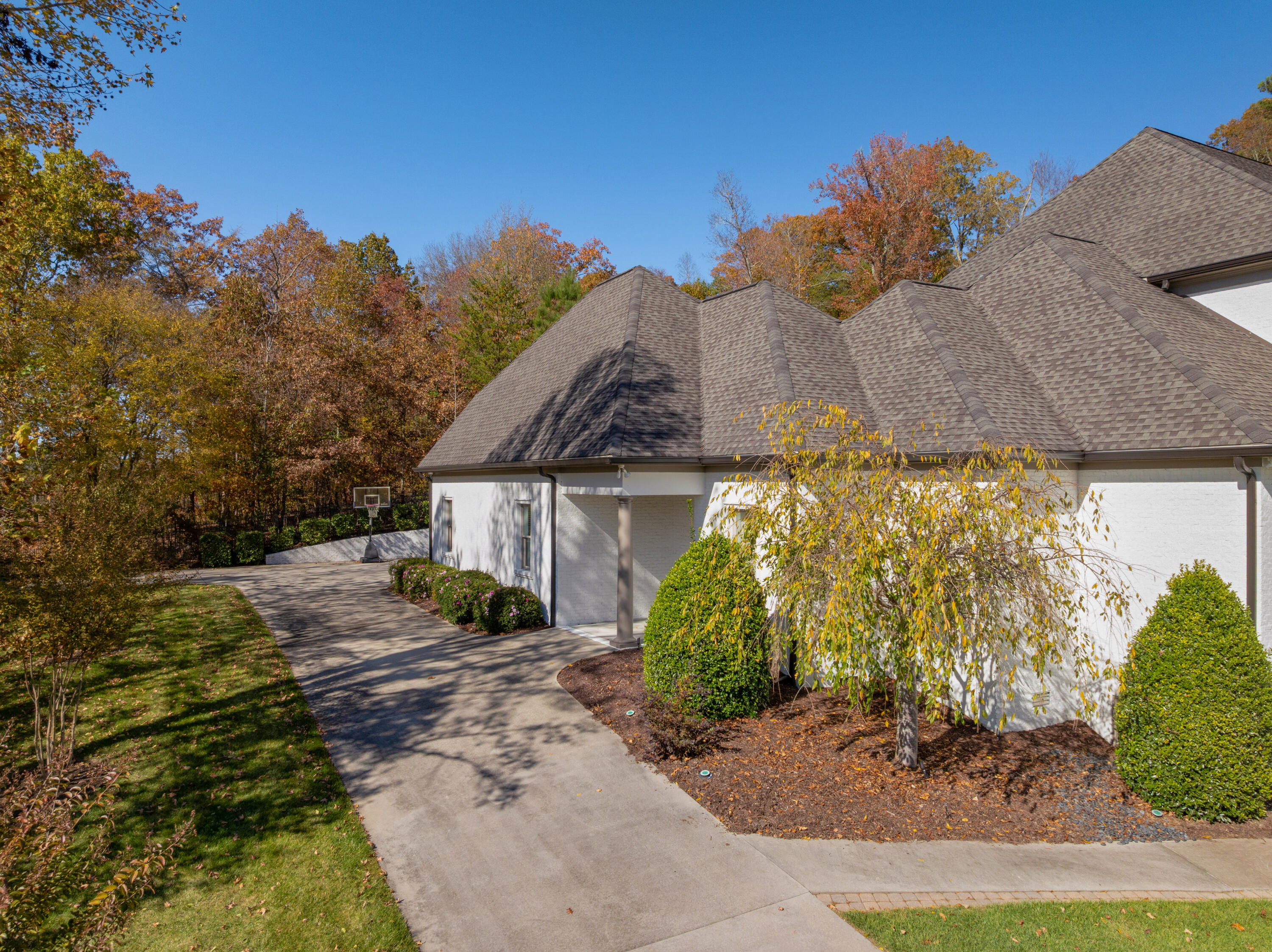 715 Pembridge Circle NW