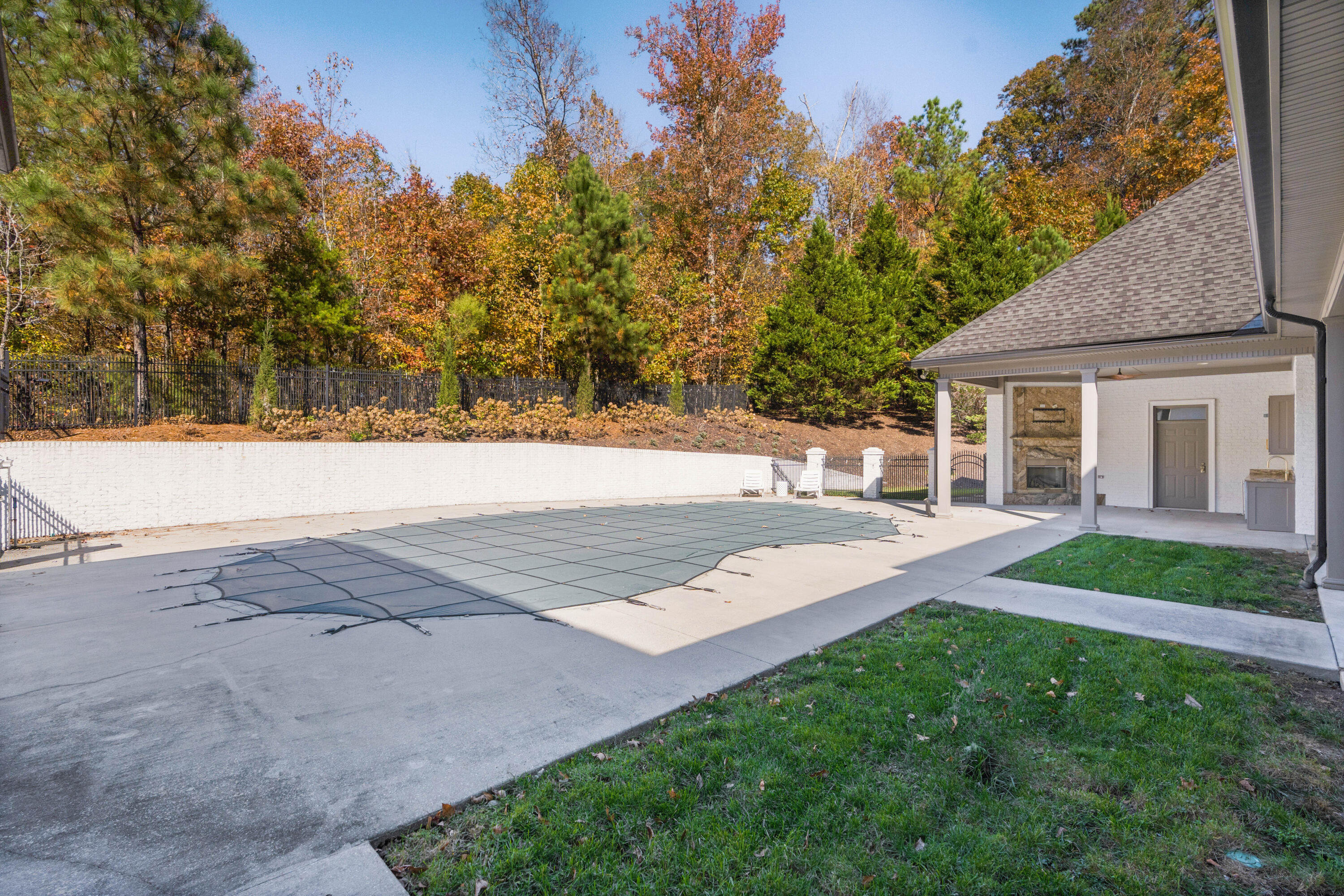 715 Pembridge Circle NW