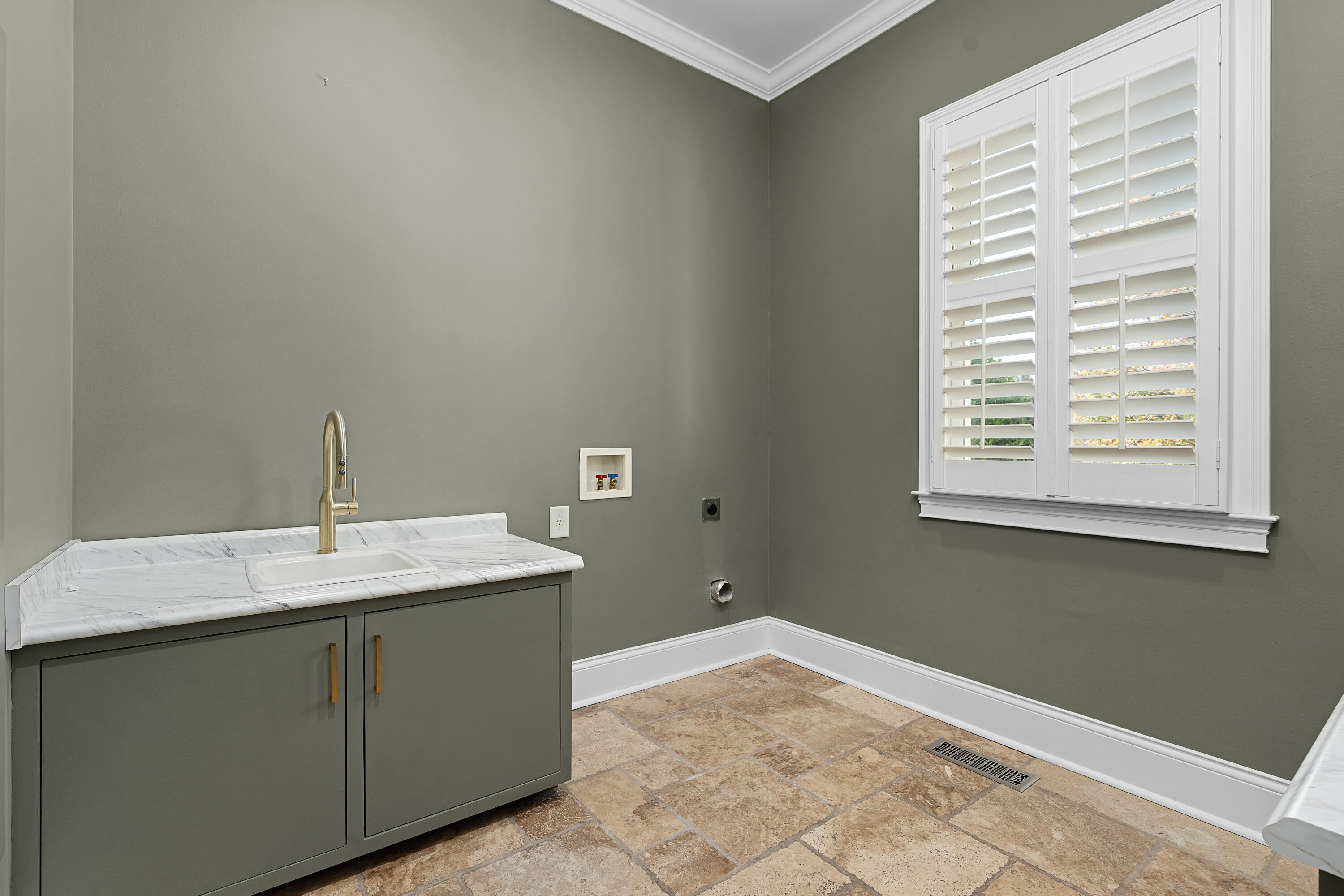 715 Pembridge Circle NW