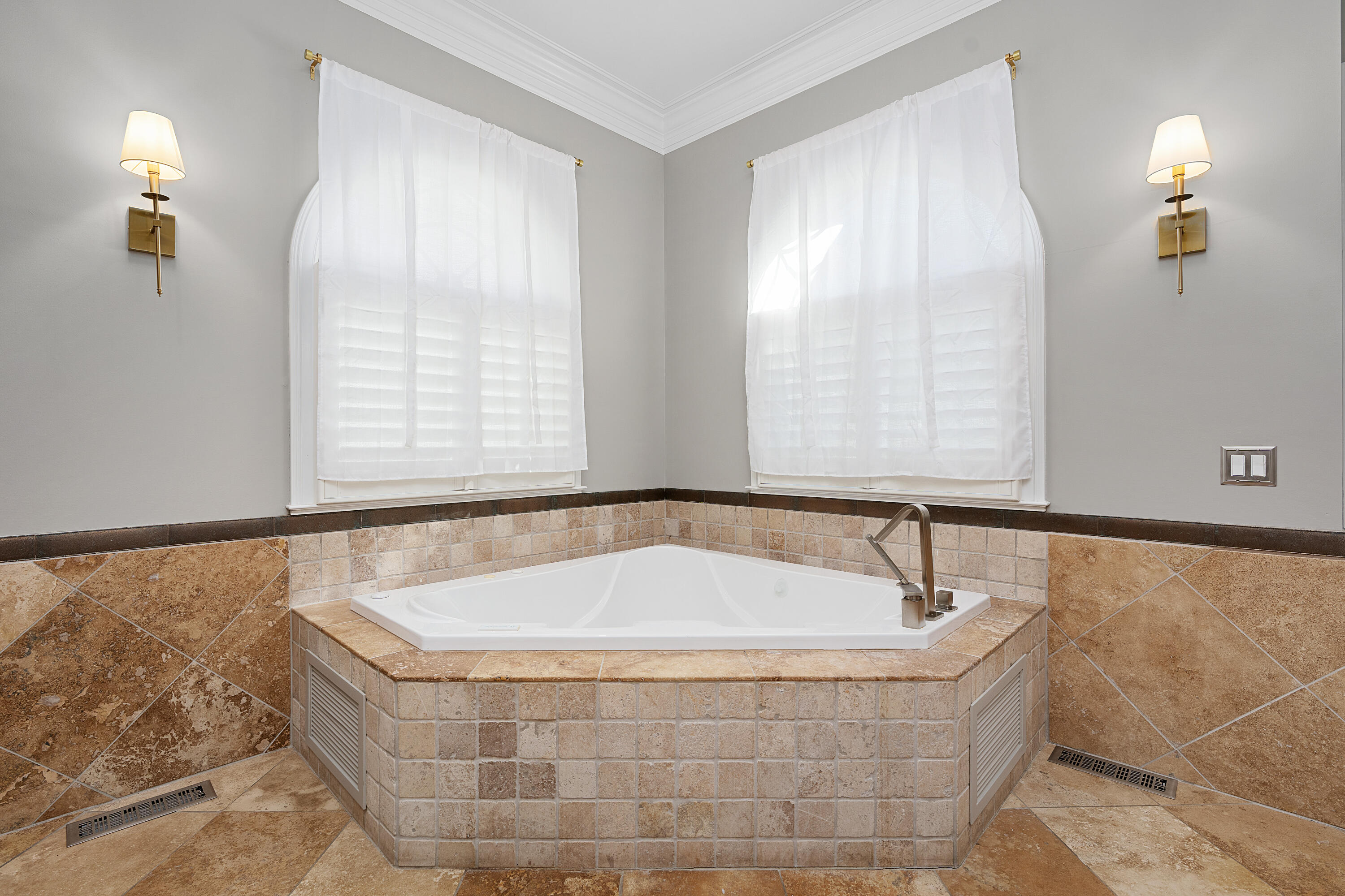 715 Pembridge Circle NW