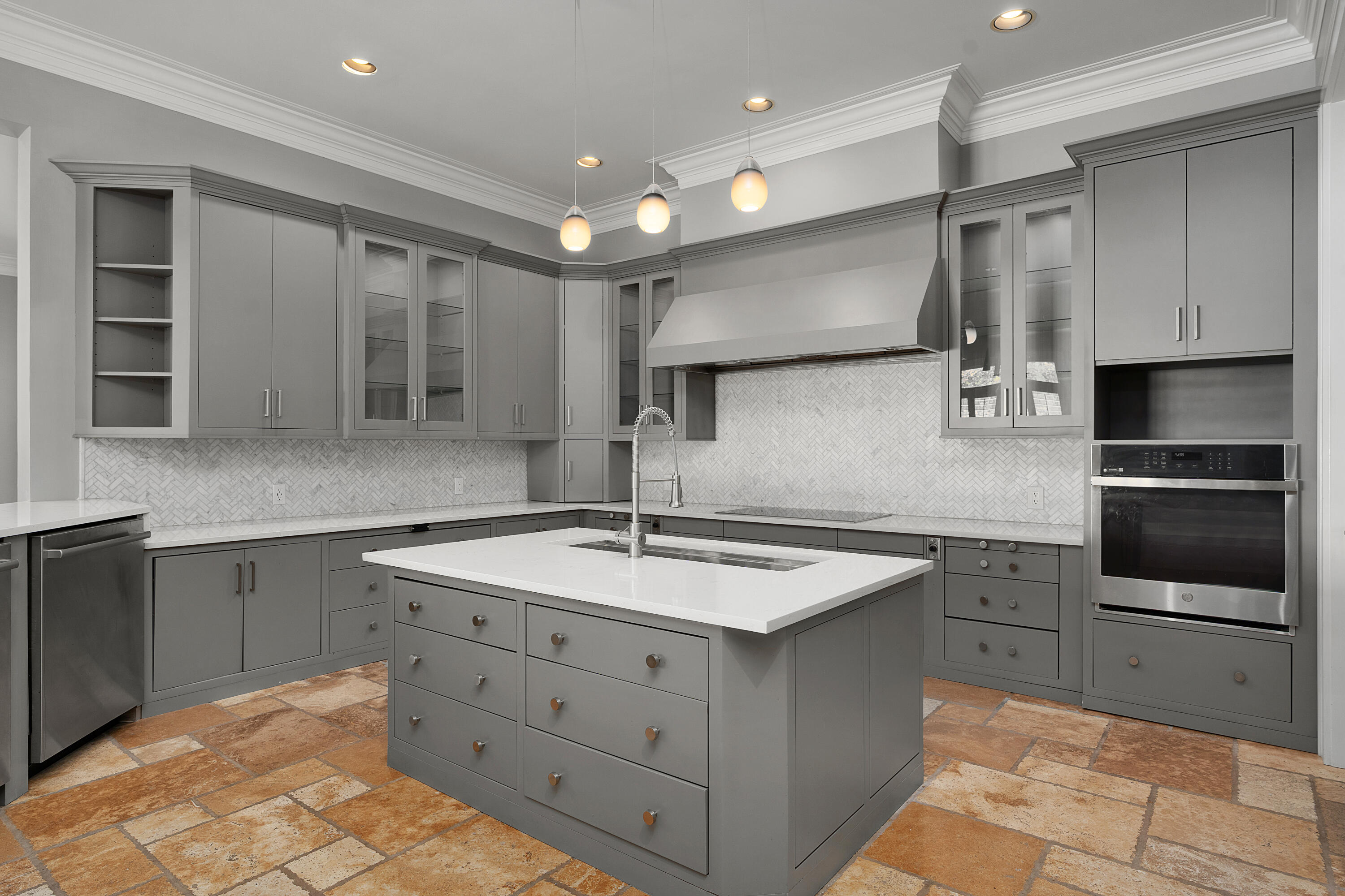 715 Pembridge Circle NW