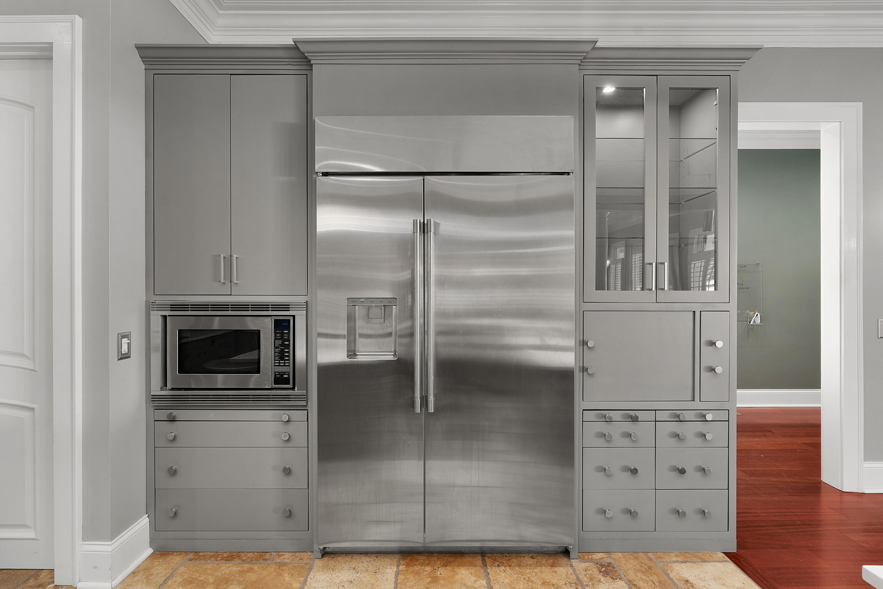 715 Pembridge Circle NW