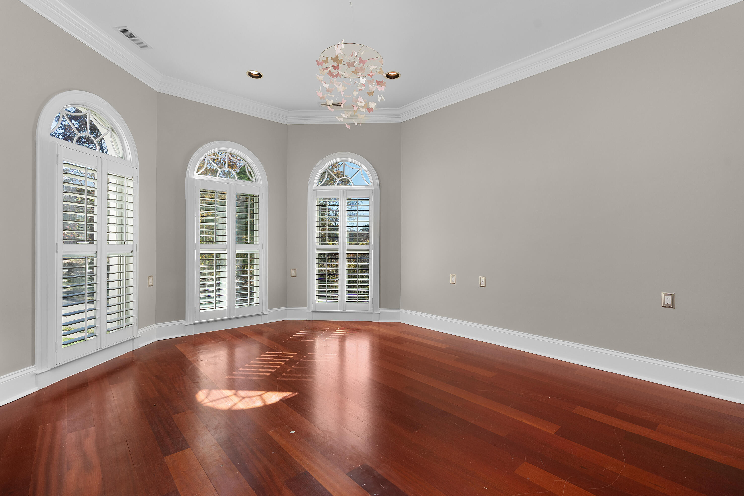 715 Pembridge Circle NW