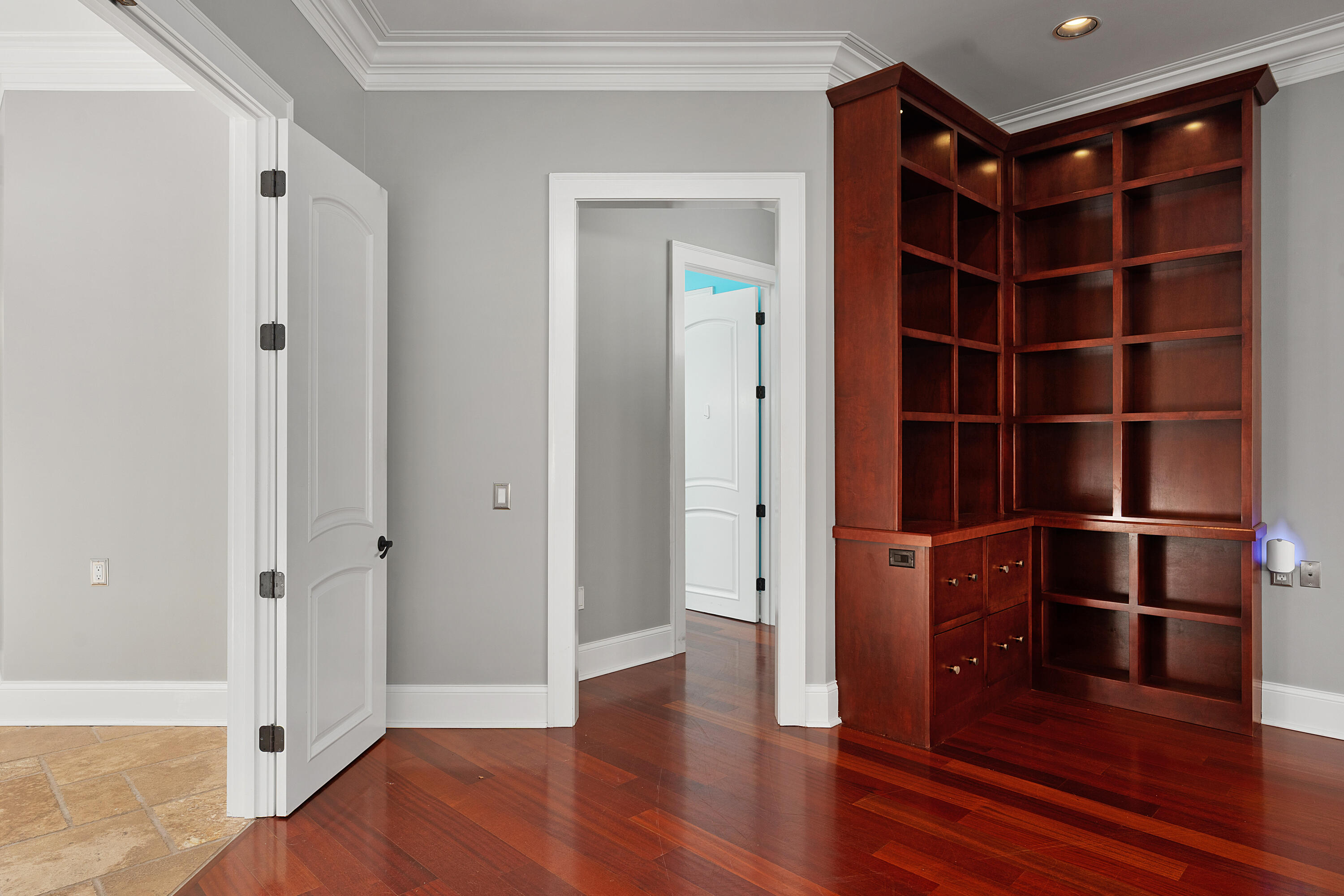 715 Pembridge Circle NW