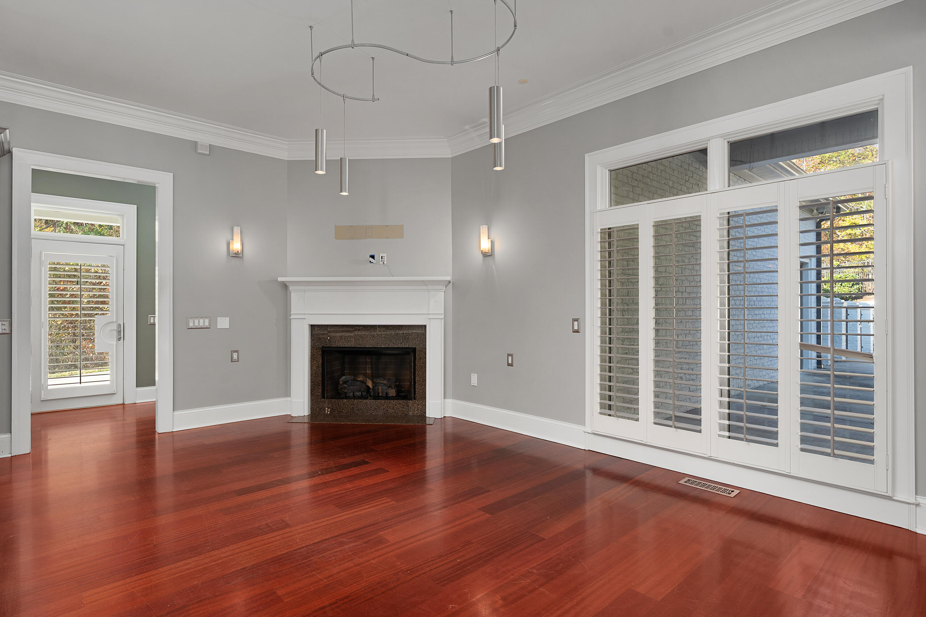 715 Pembridge Circle NW