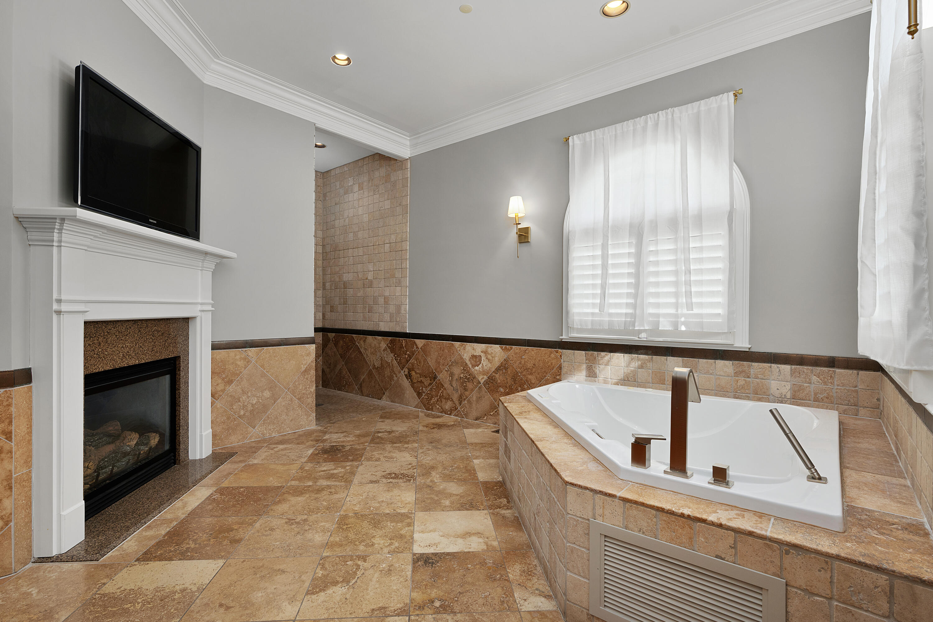 715 Pembridge Circle NW