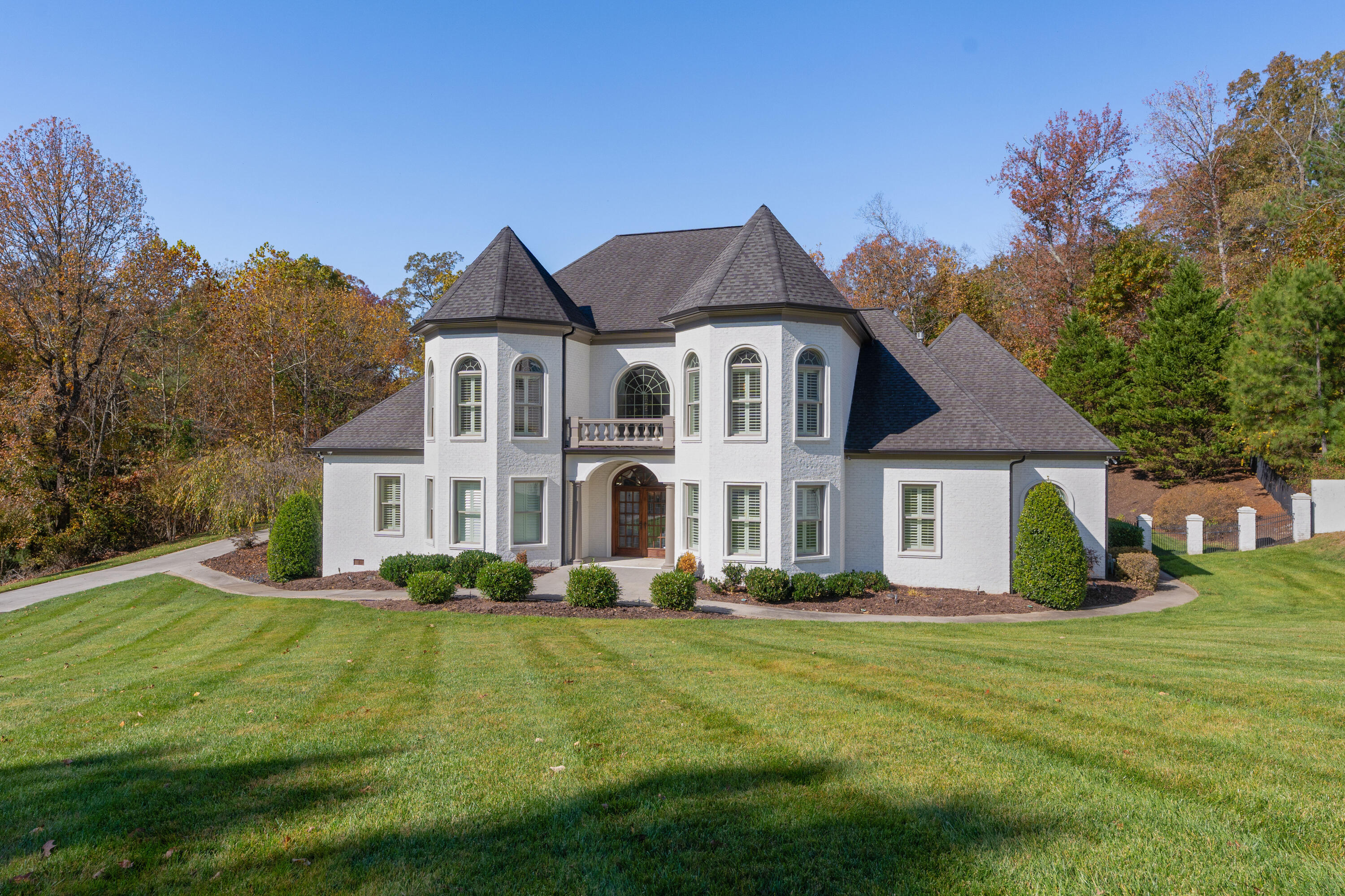 715 Pembridge Circle NW