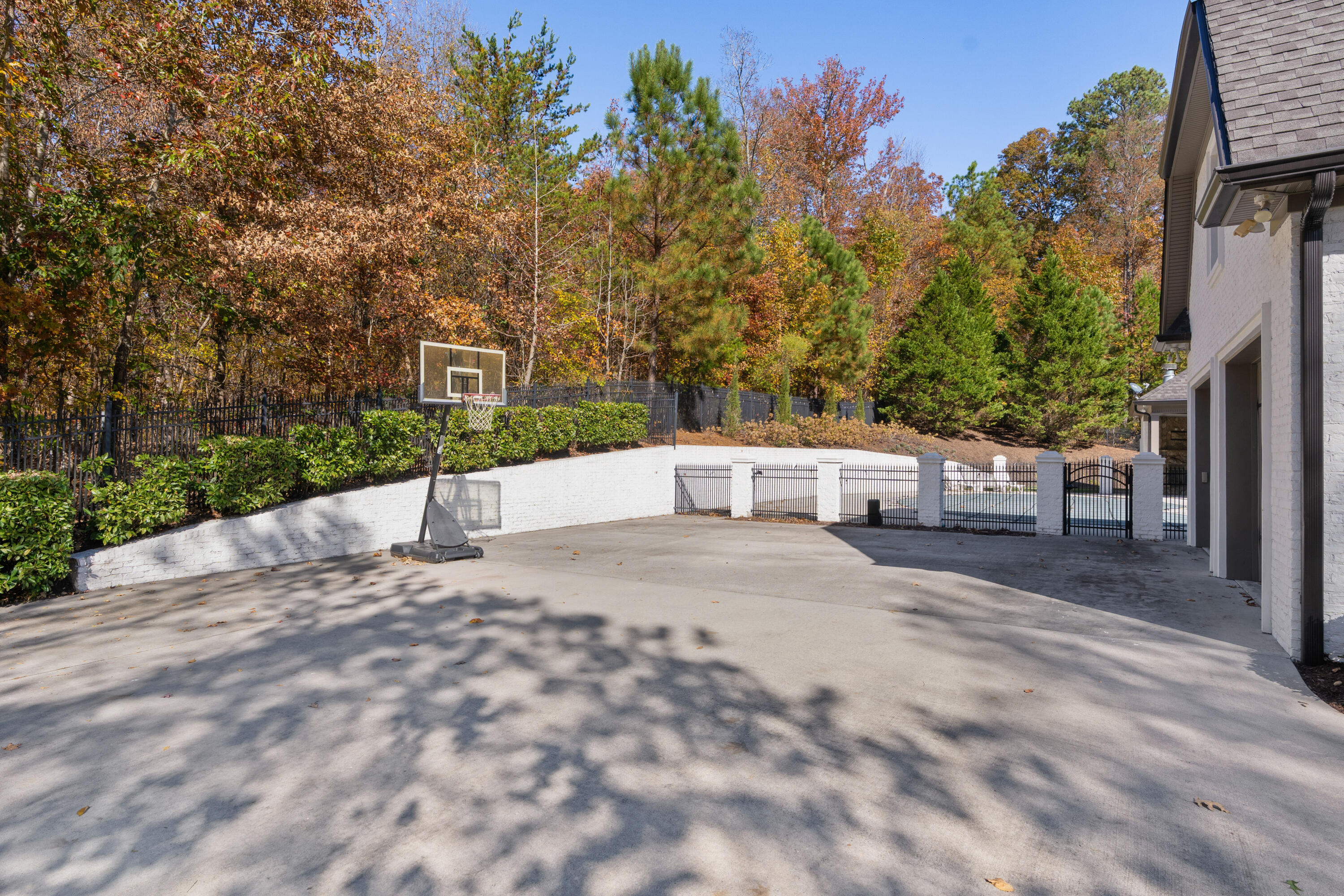 715 Pembridge Circle NW