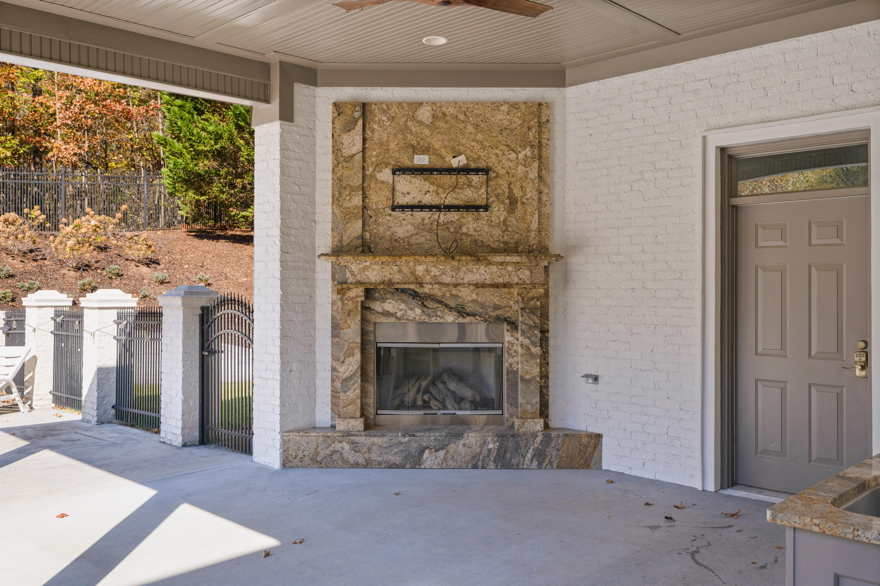 715 Pembridge Circle NW