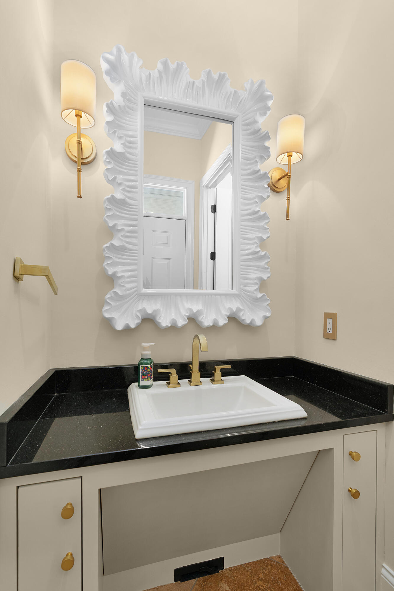 715 Pembridge Circle NW