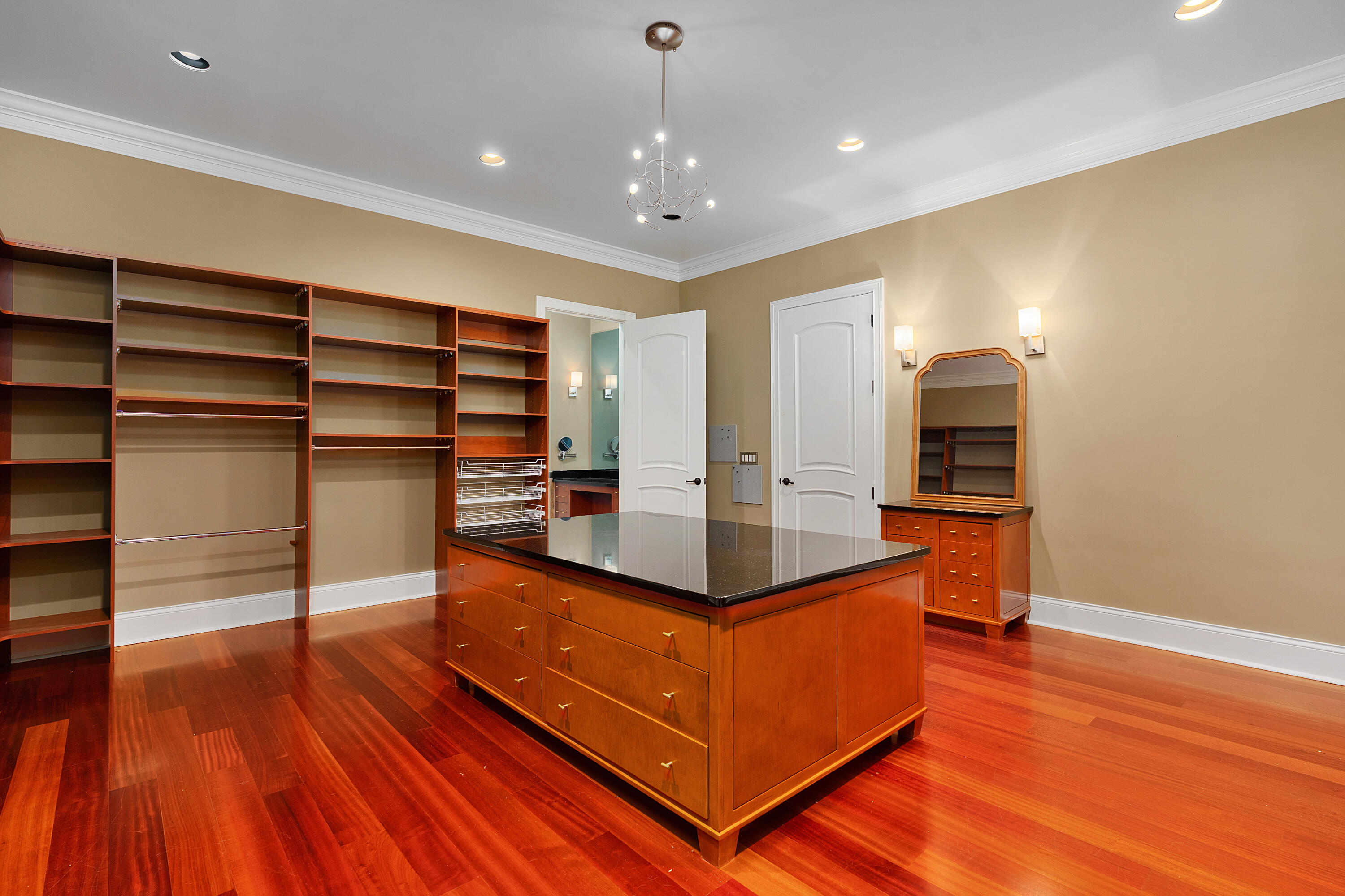 715 Pembridge Circle NW