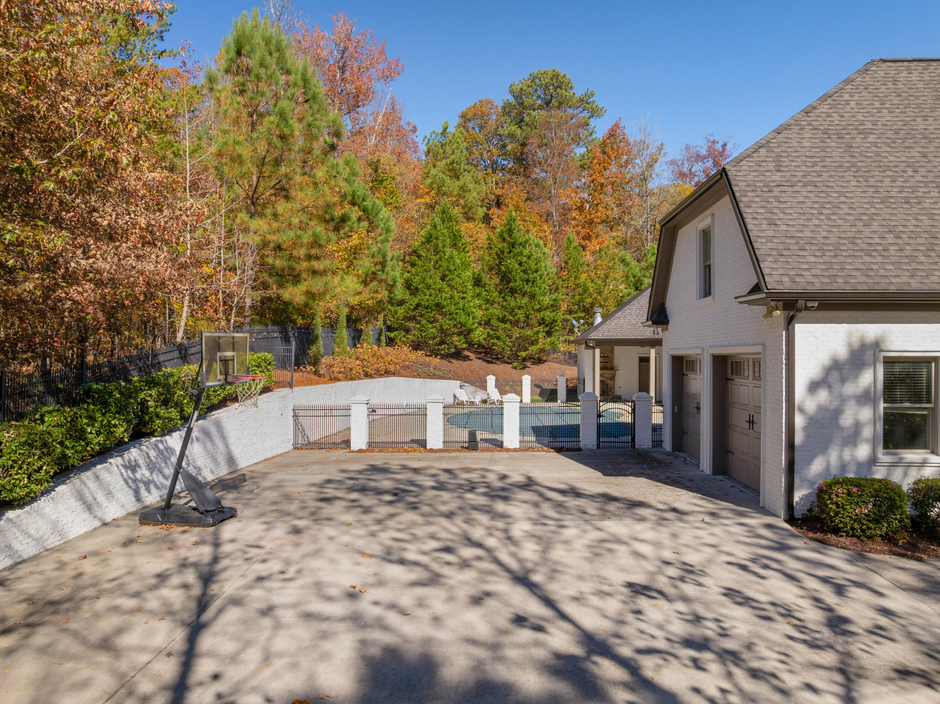 715 Pembridge Circle NW