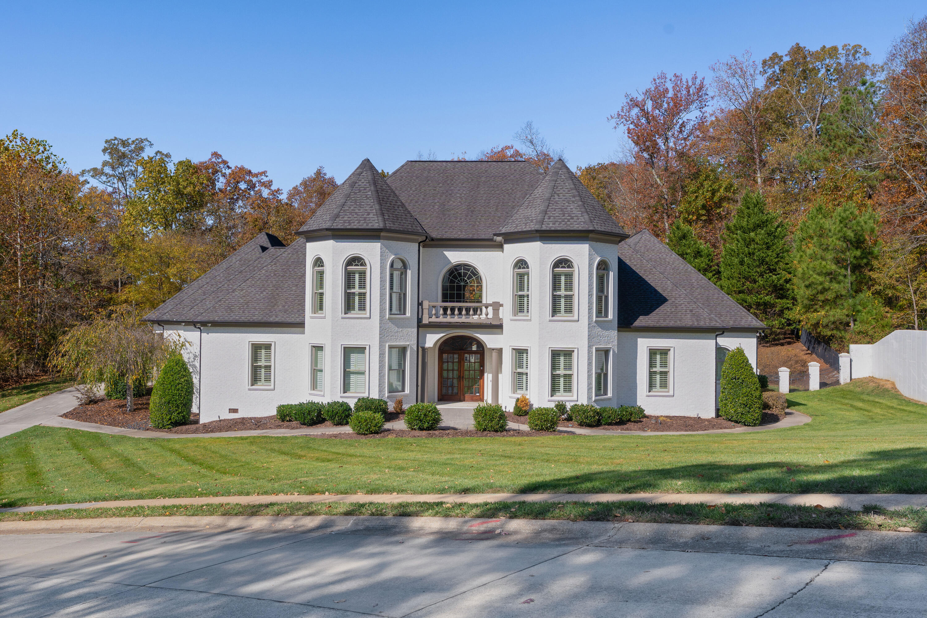 715 Pembridge Circle NW