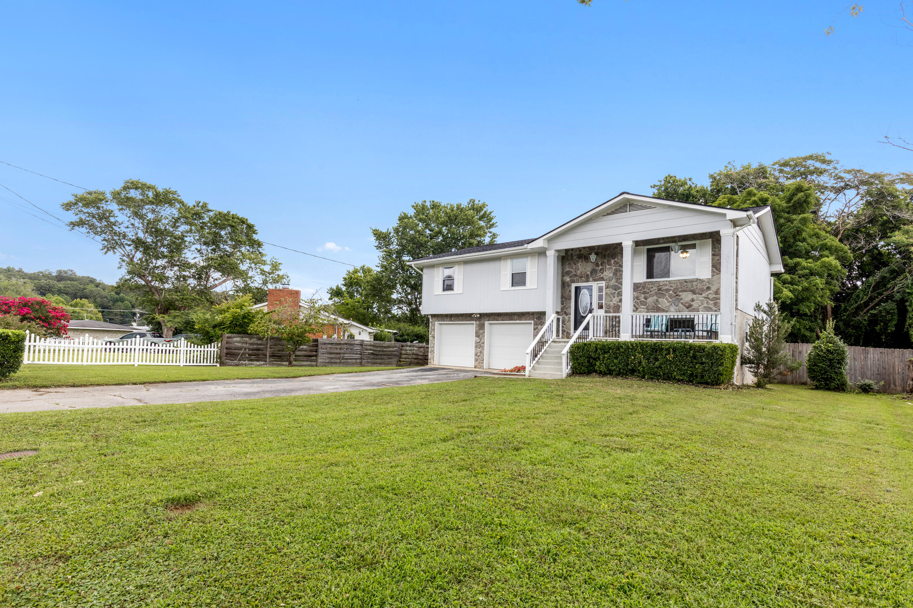 6907 Mahlon Drive