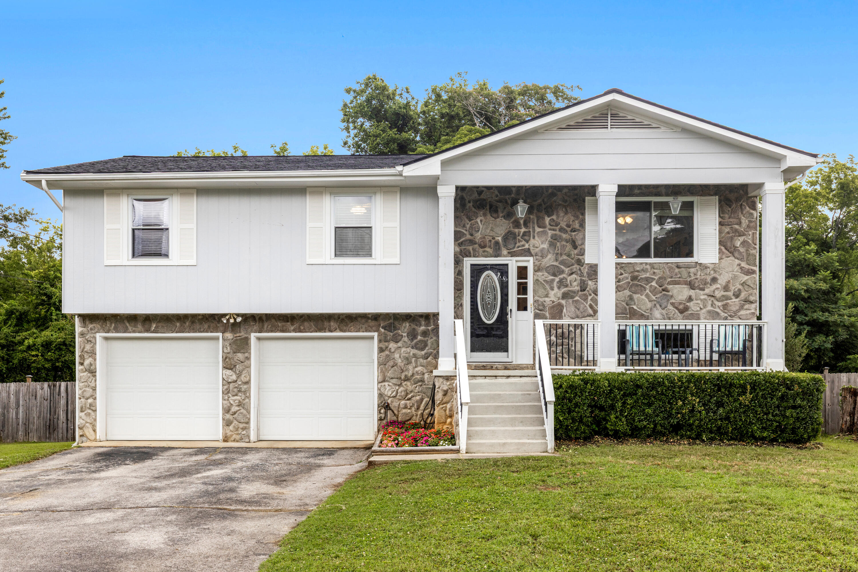 6907 Mahlon Drive