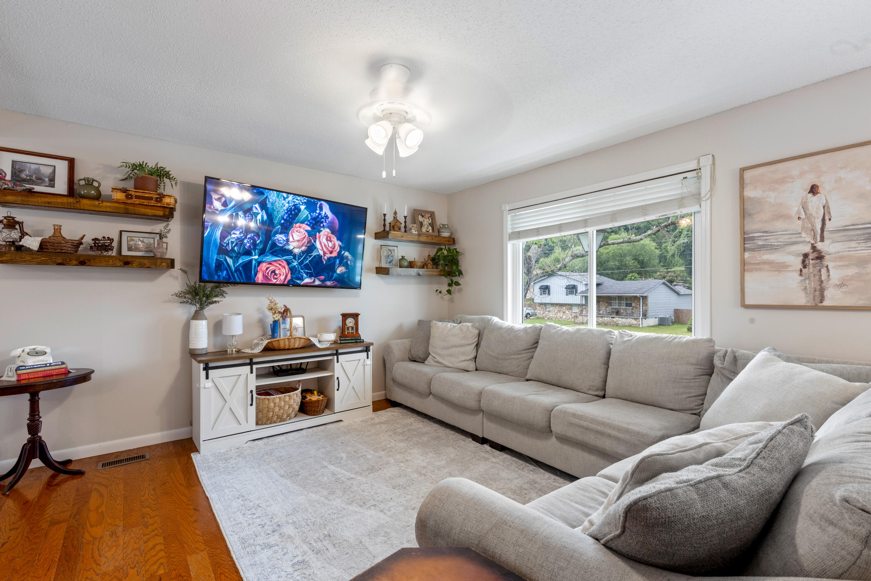 6907 Mahlon Drive