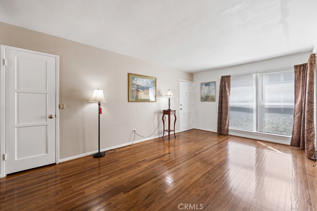 4450 Linden 1