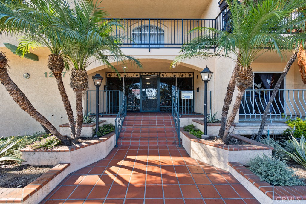 1207 Obispo Avenue 202