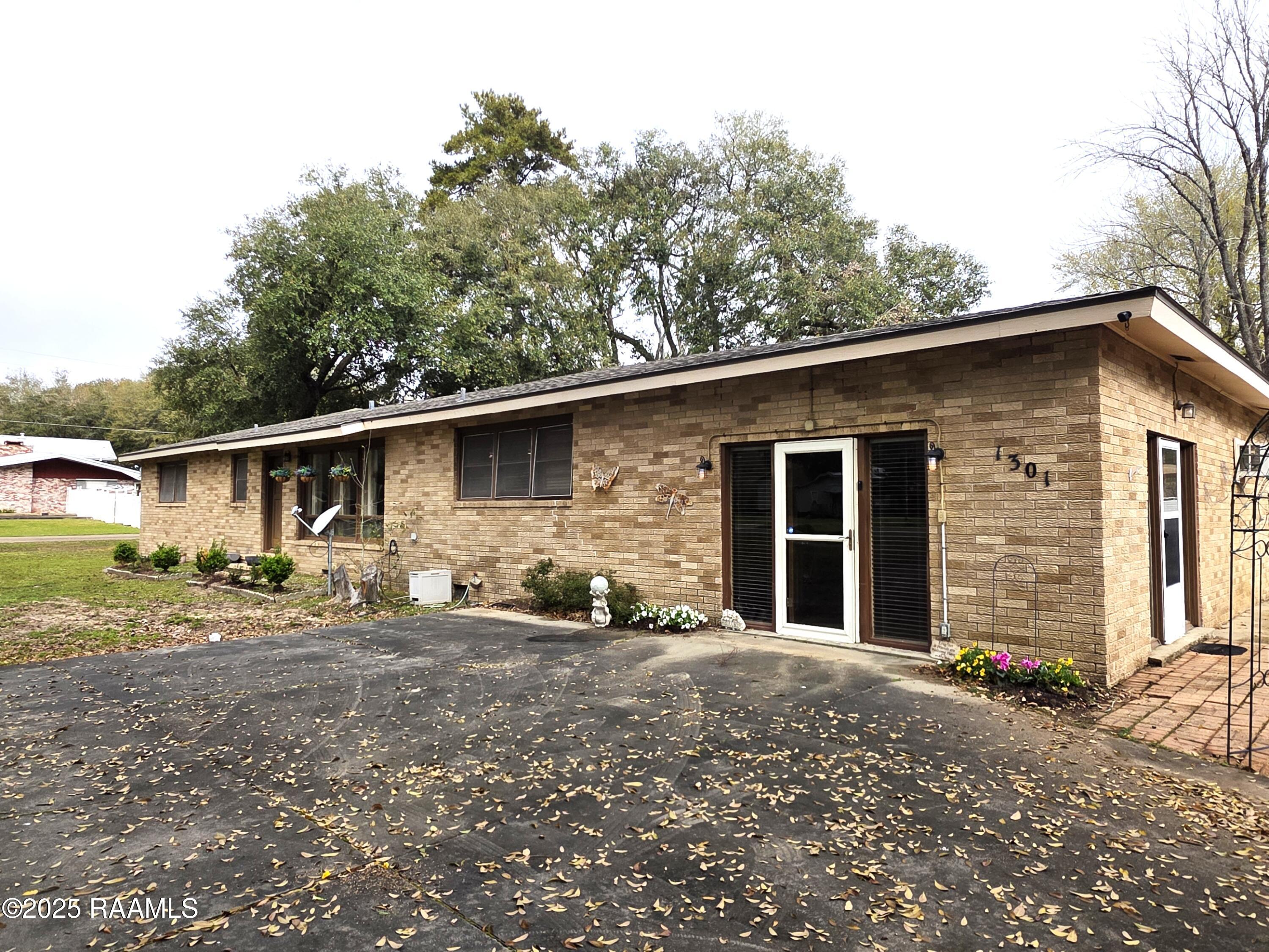 1301 Poinciana Avenue