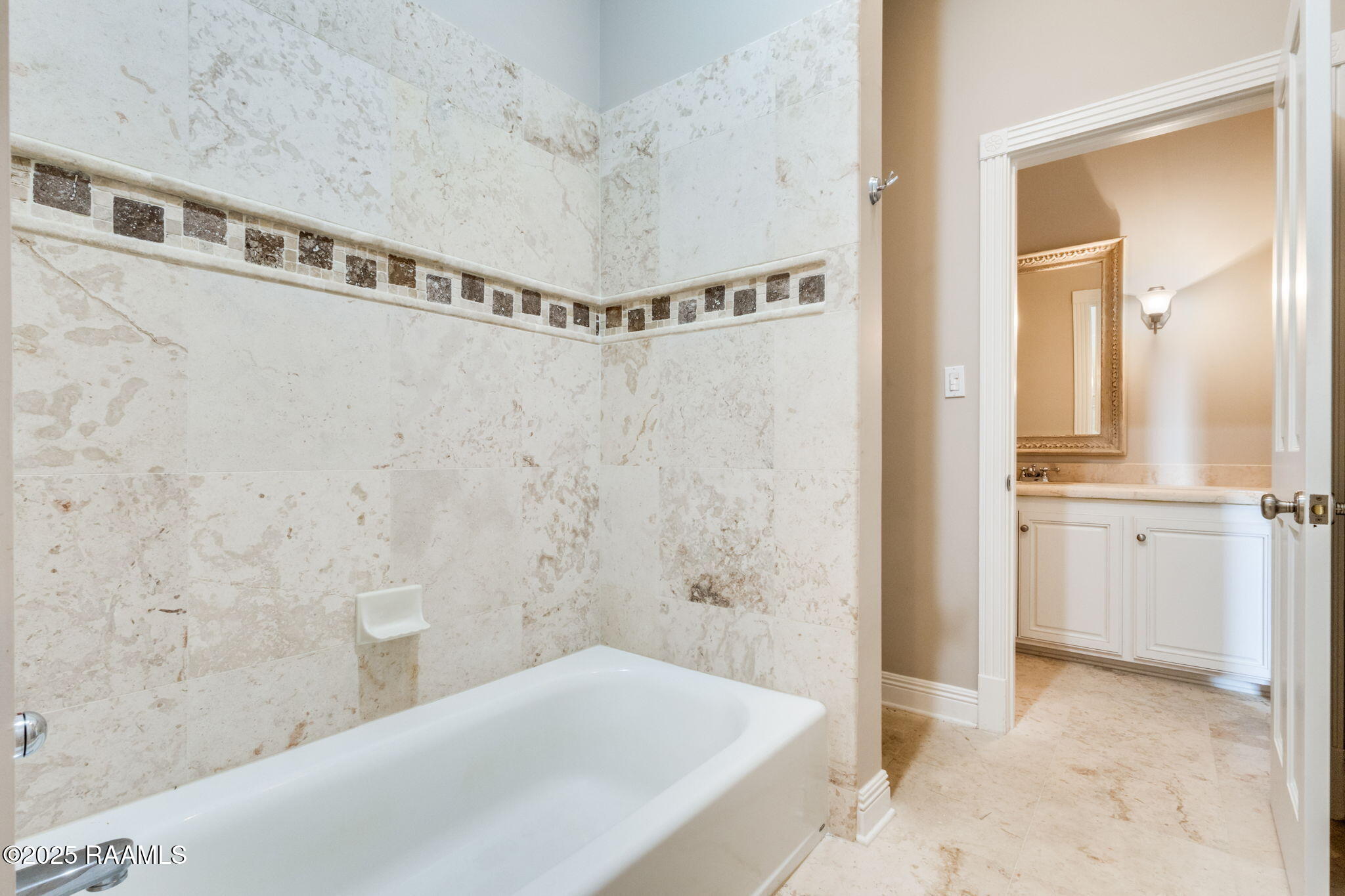 2459 Lakewood Drive