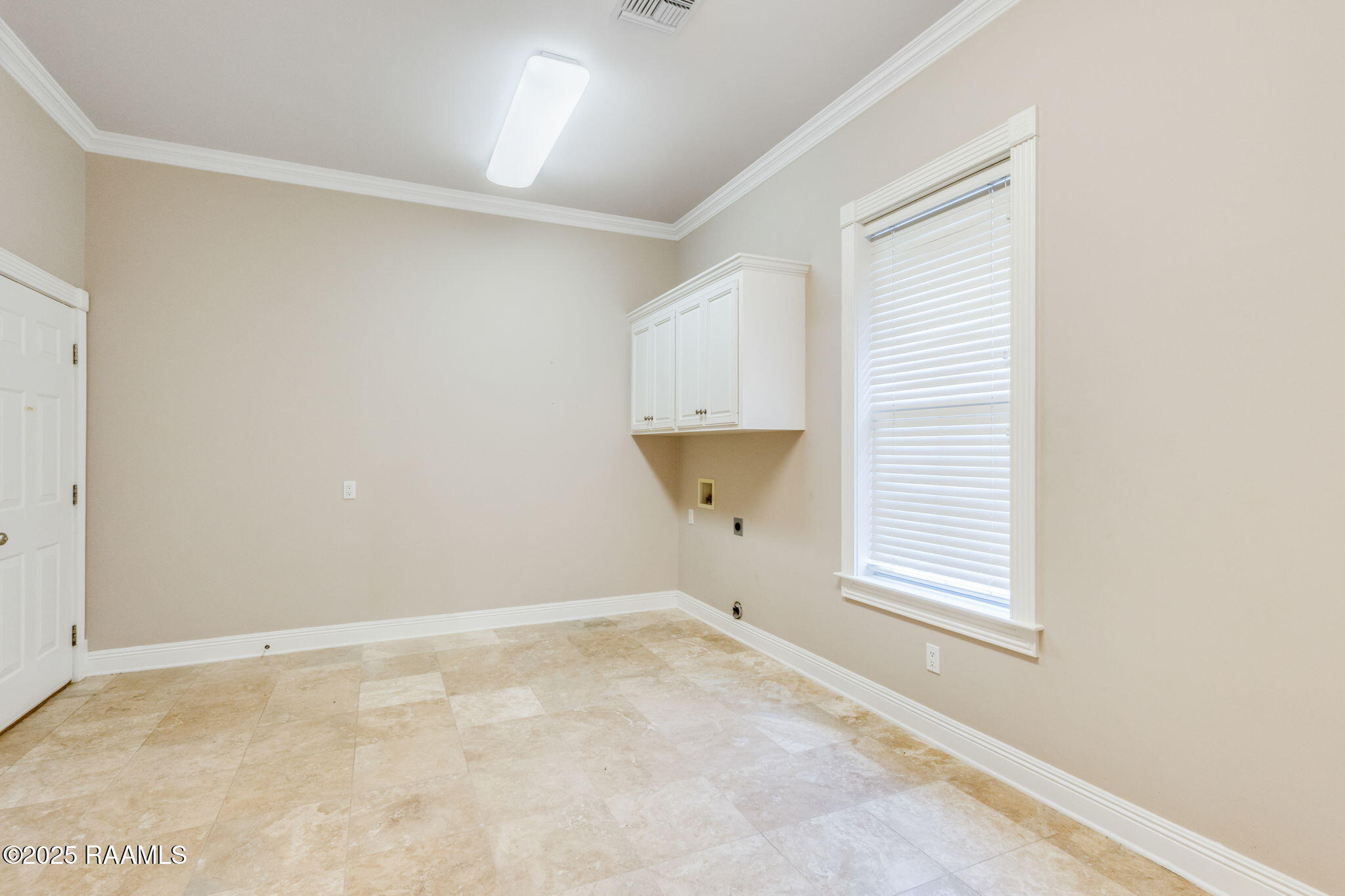 2459 Lakewood Drive