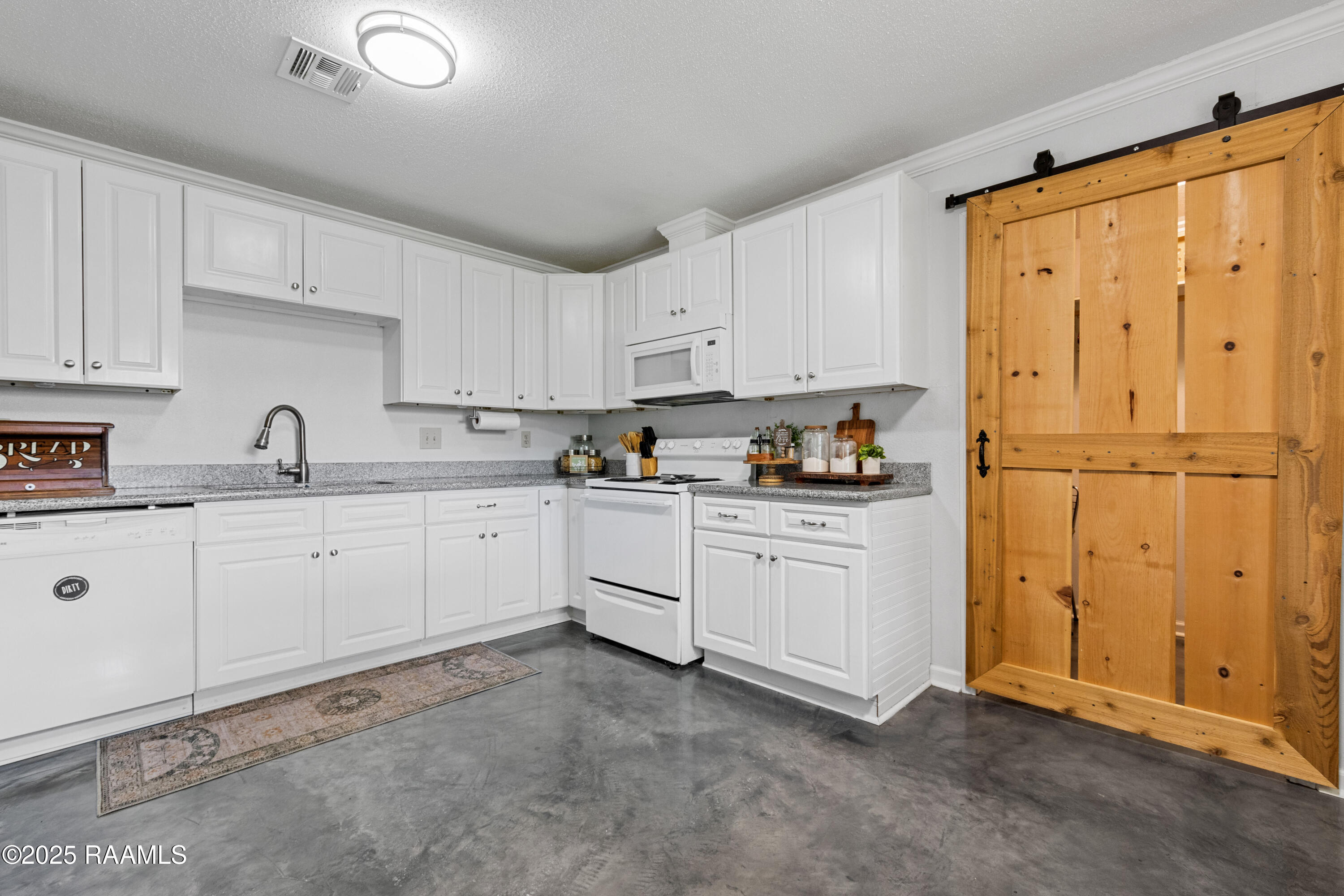 128 Bickerton Drive