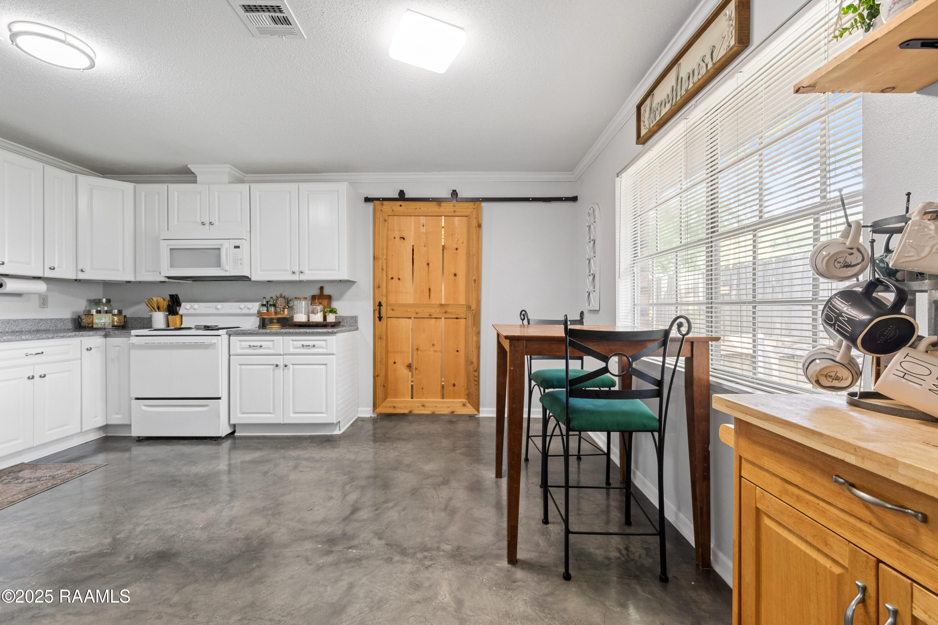 128 Bickerton Drive