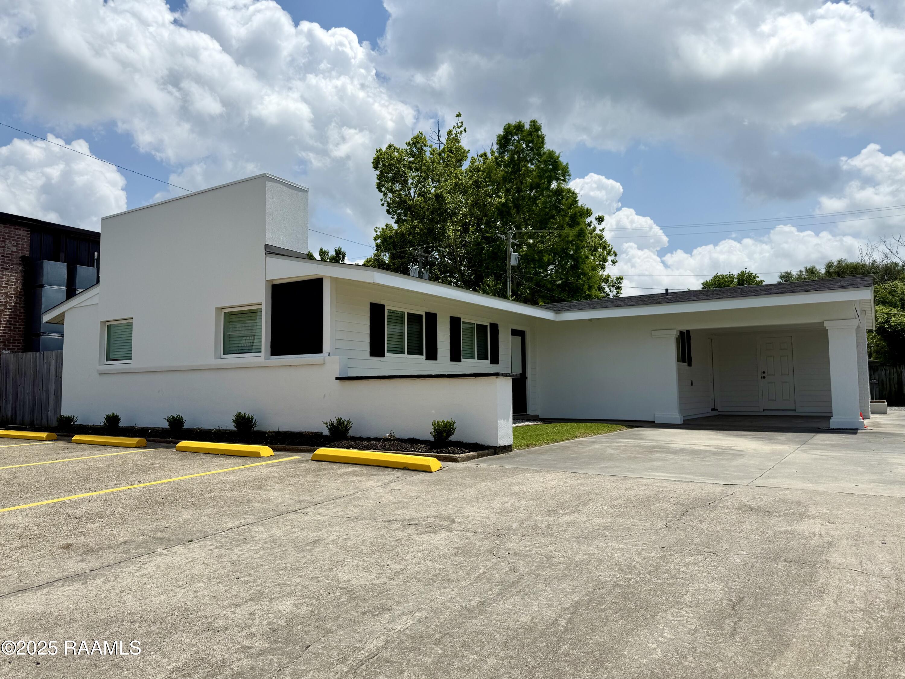 628 Creswell Lane