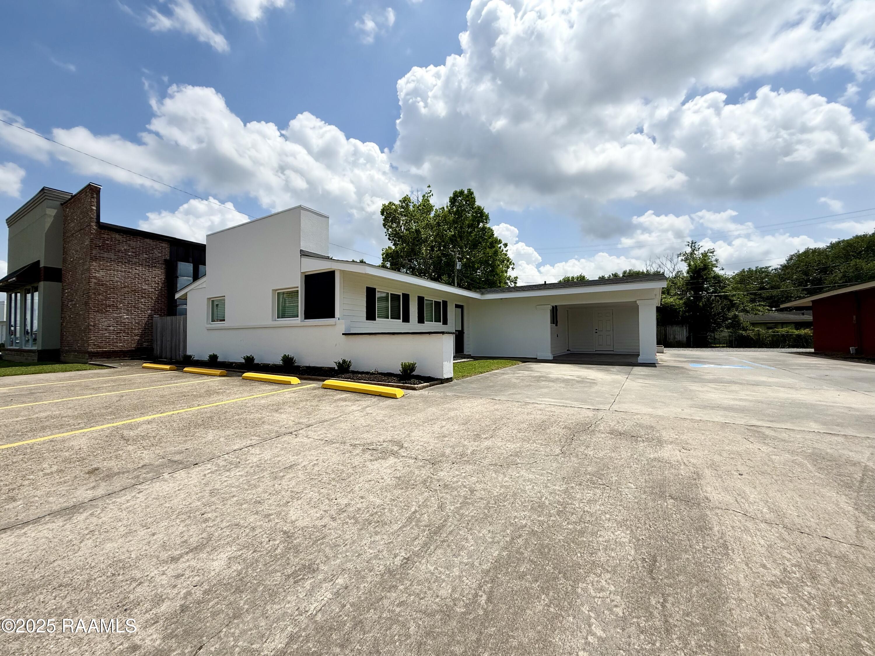 628 Creswell Lane