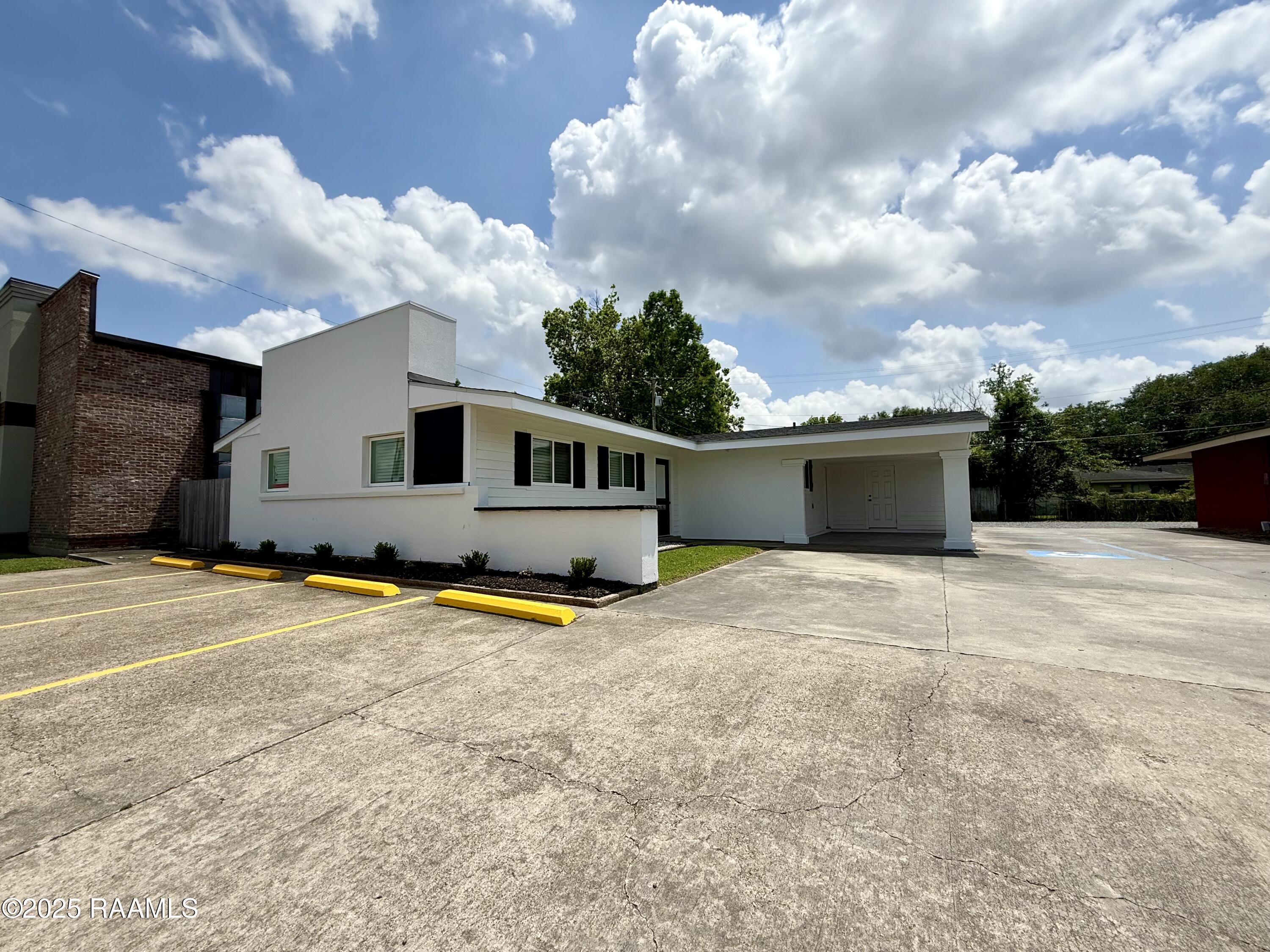 628 Creswell Lane