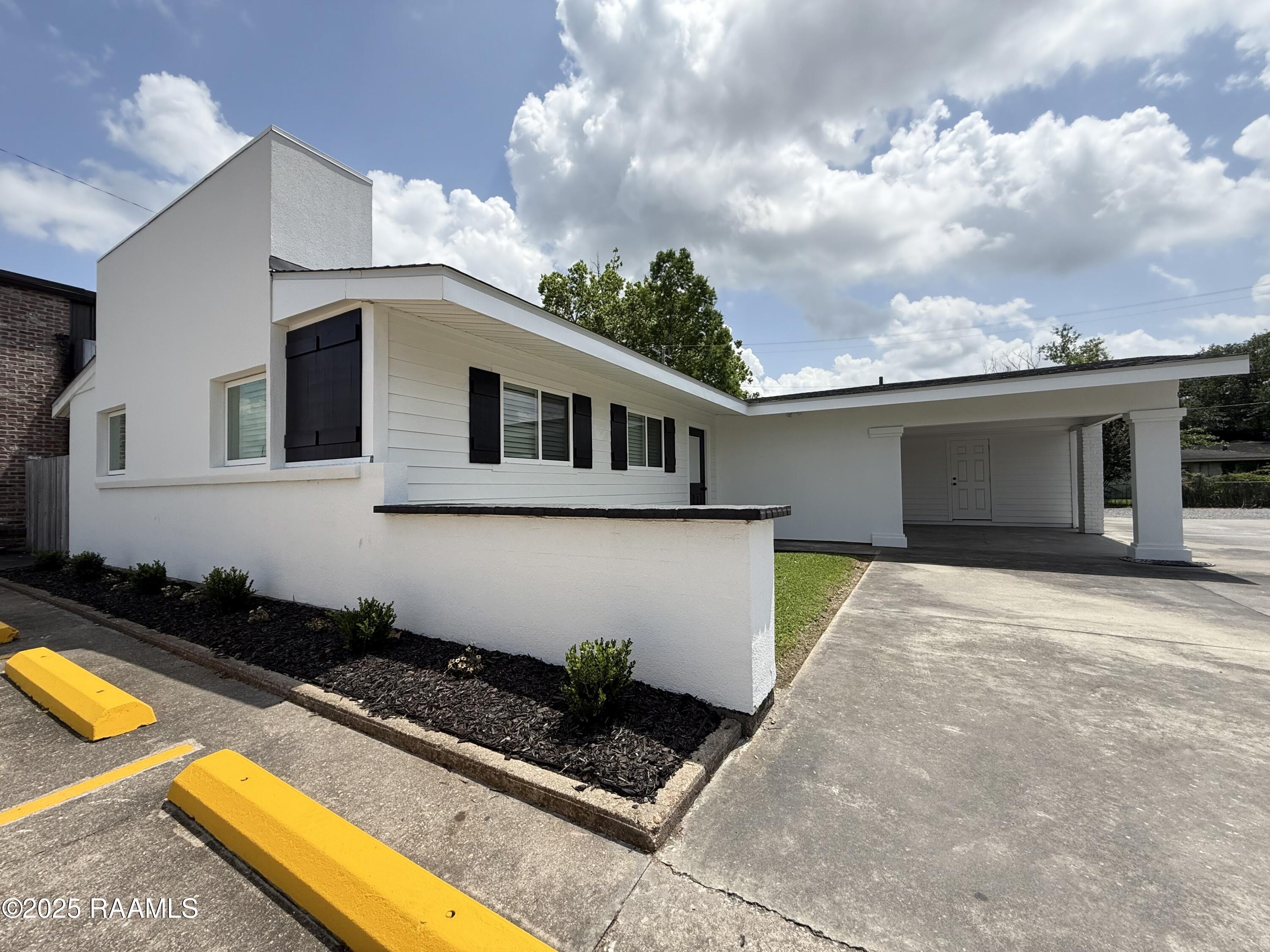 628 Creswell Lane