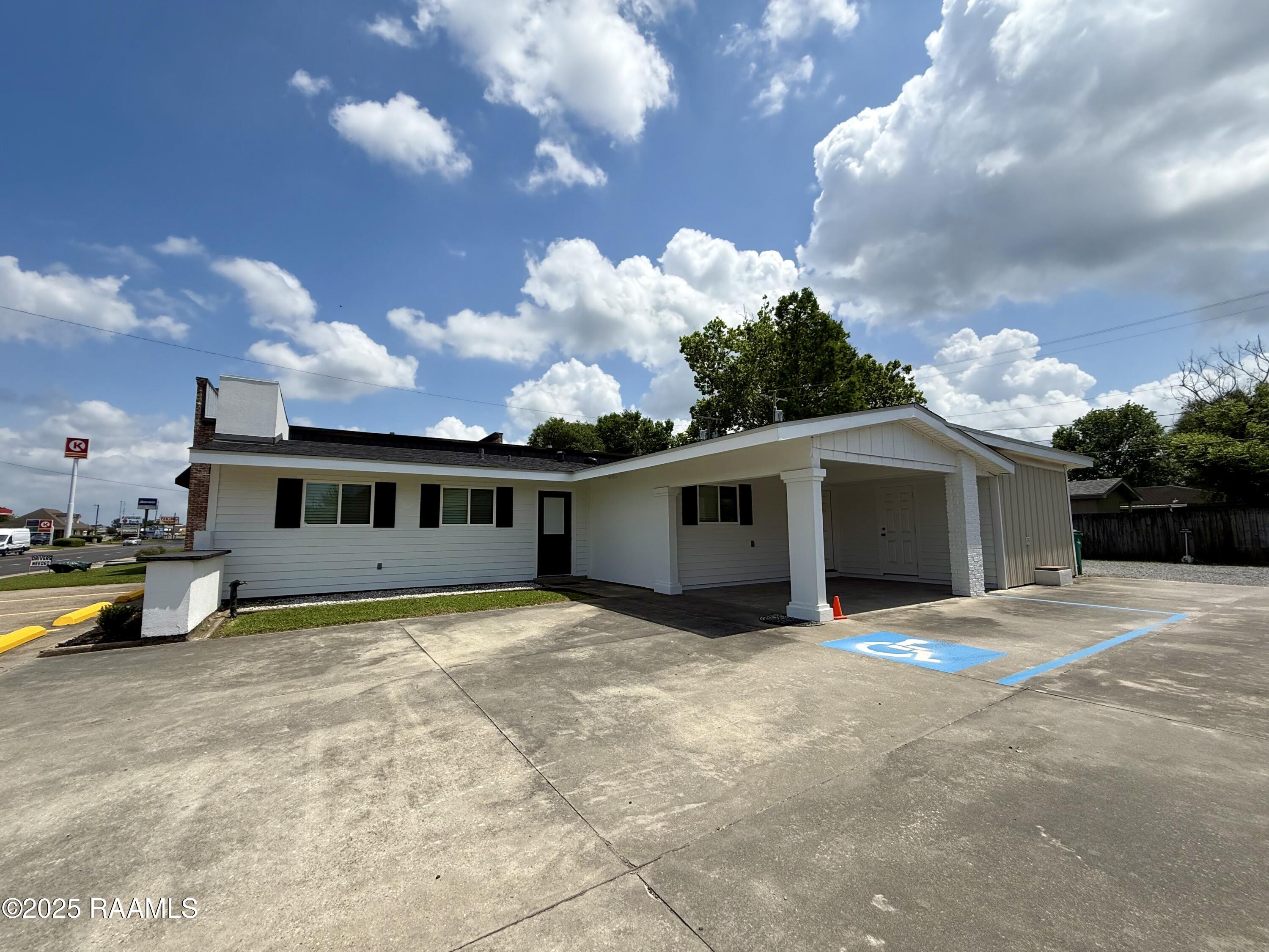 628 Creswell Lane