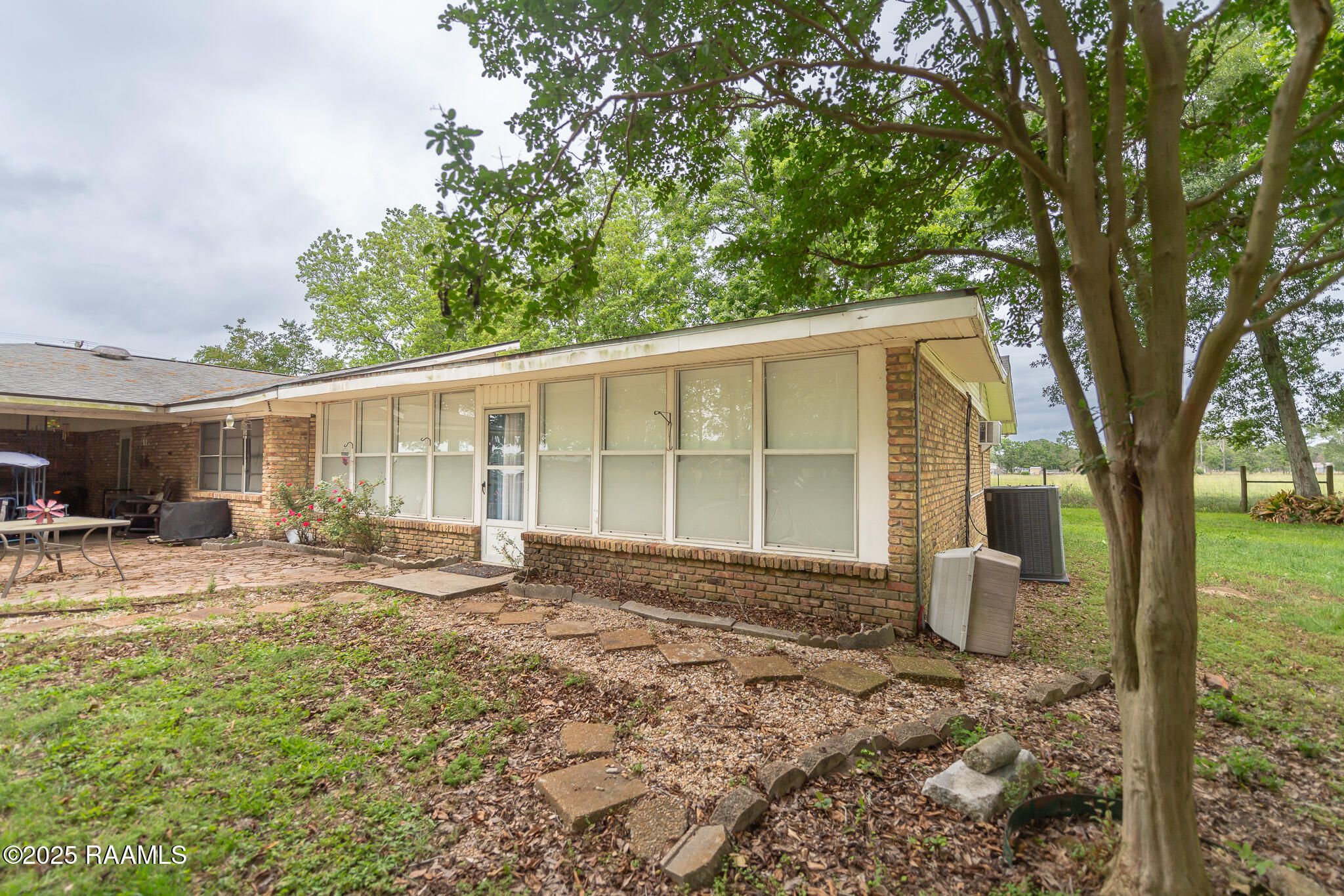 2405 S Chataignier Road