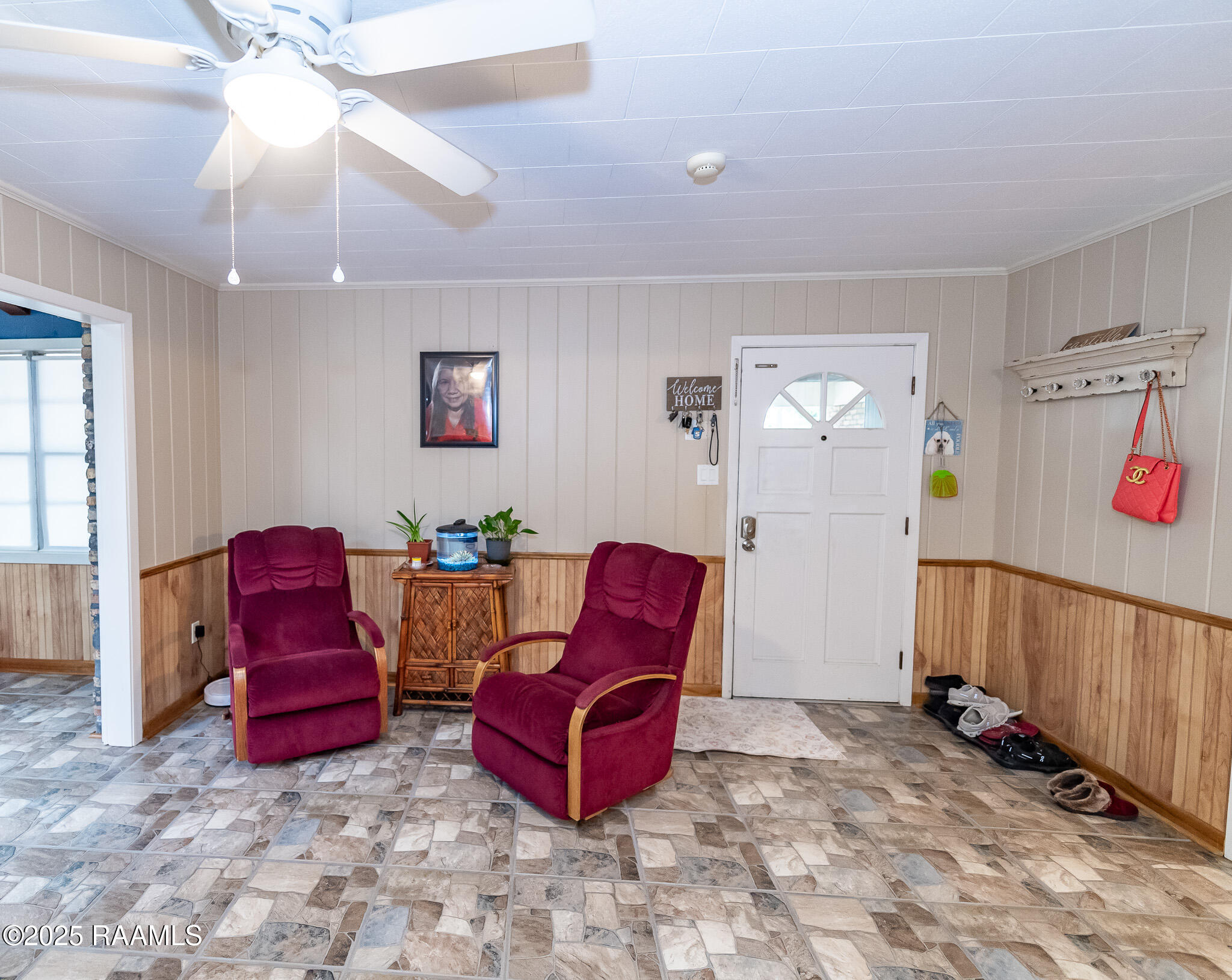 2405 S Chataignier Road
