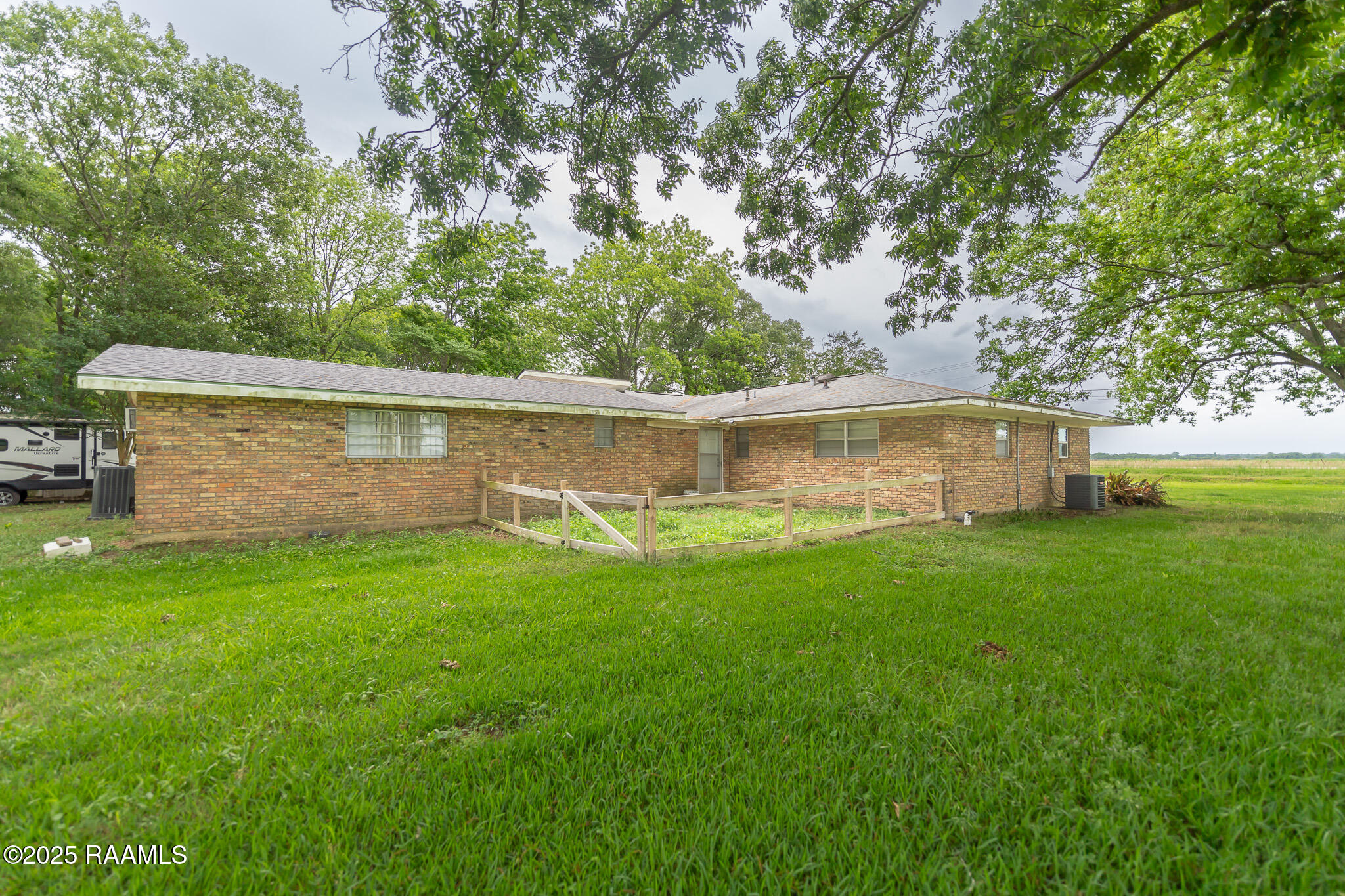 2405 S Chataignier Road