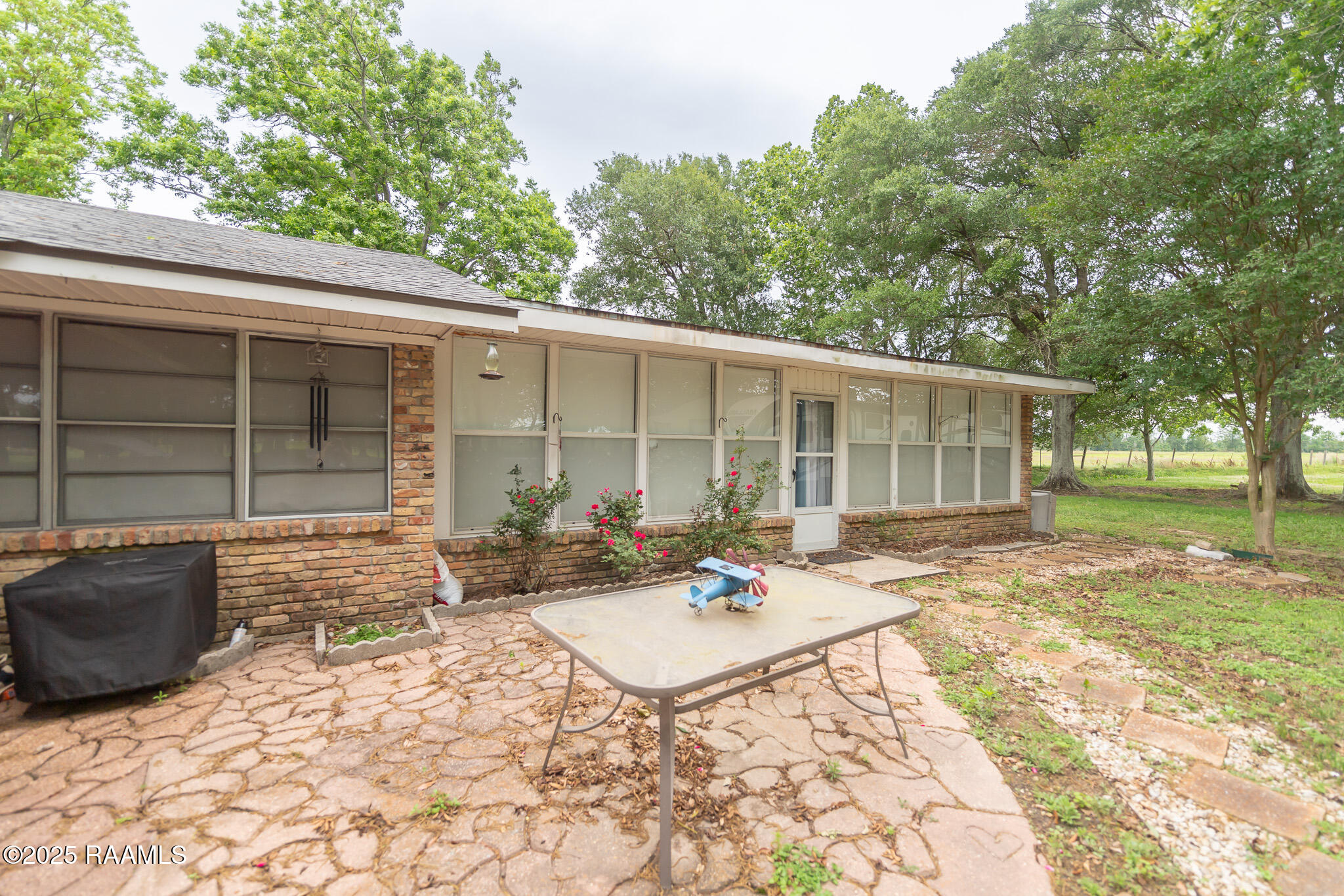 2405 S Chataignier Road