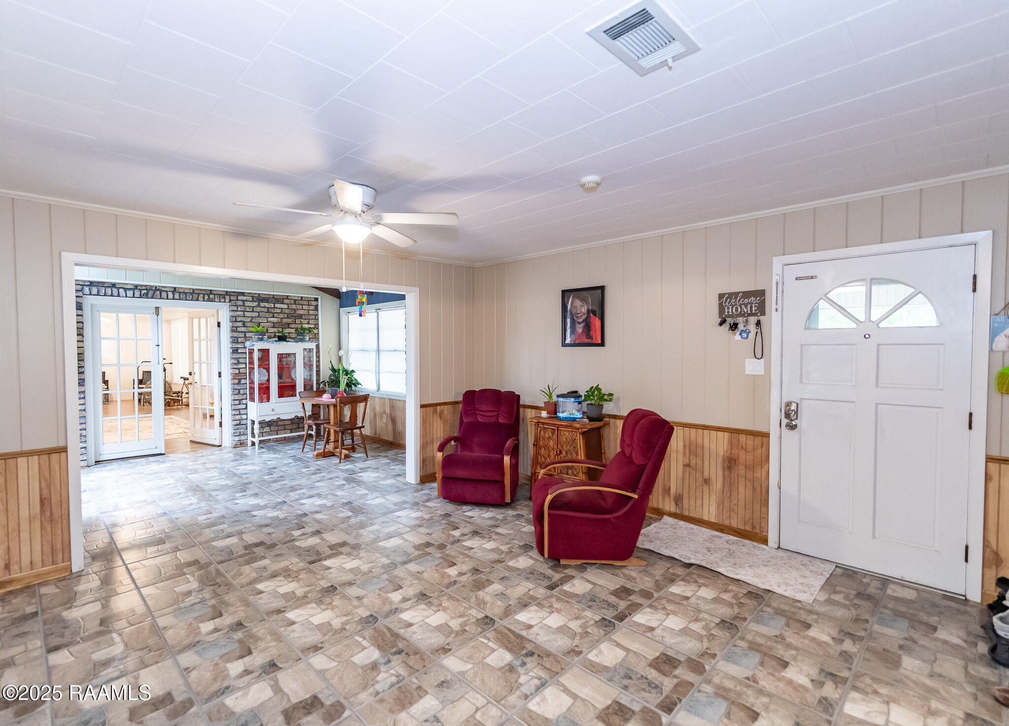 2405 S Chataignier Road