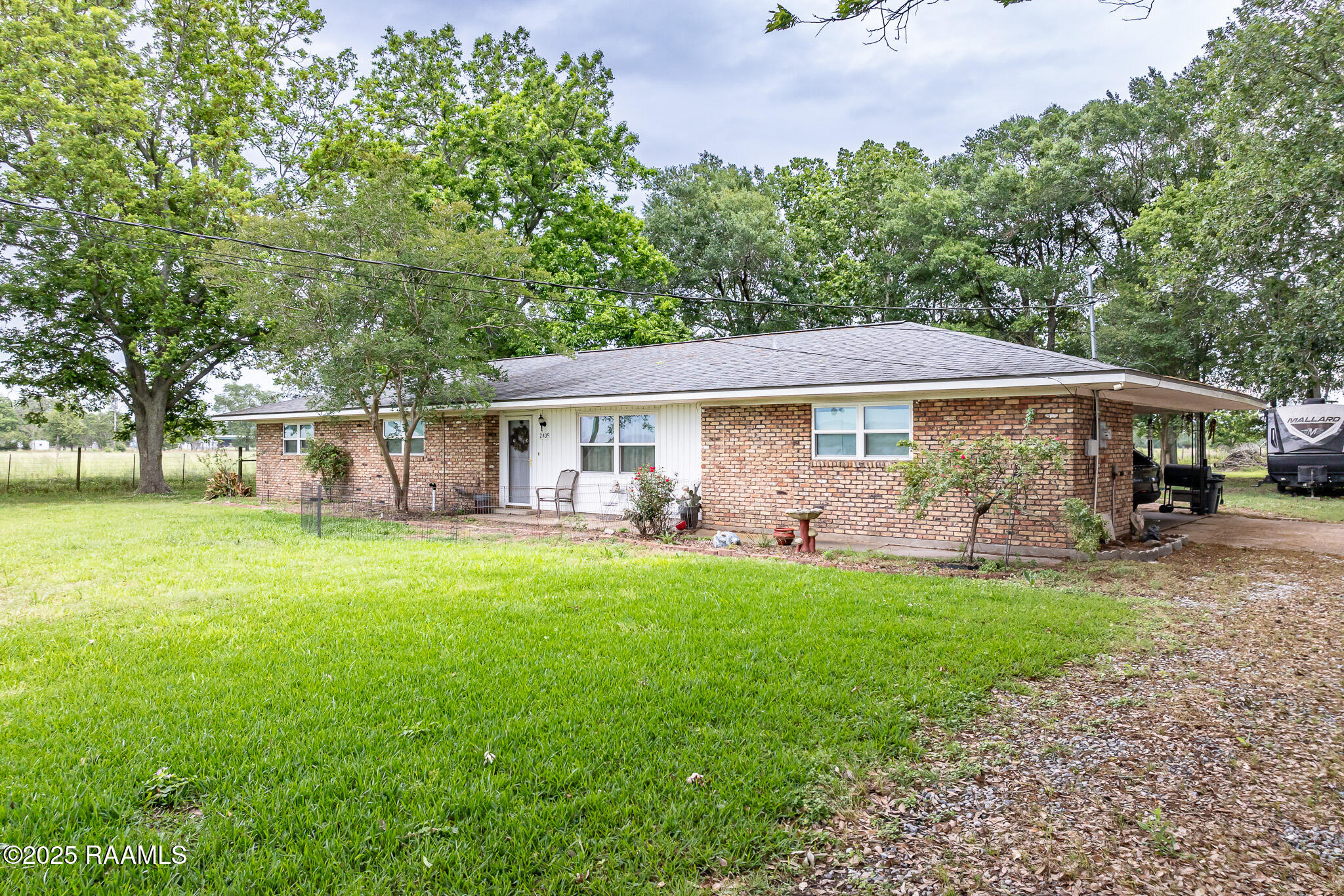 2405 S Chataignier Road
