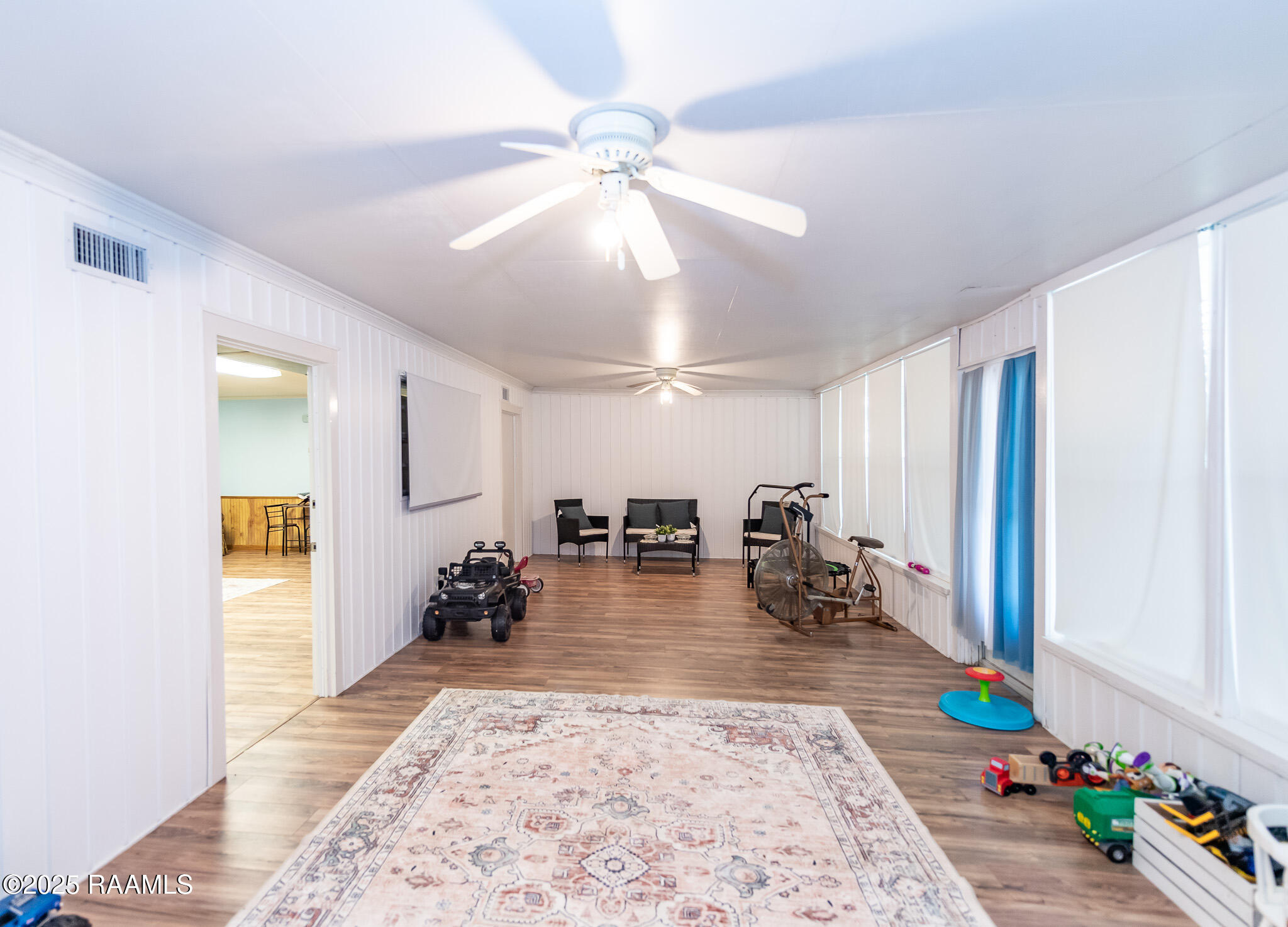 2405 S Chataignier Road