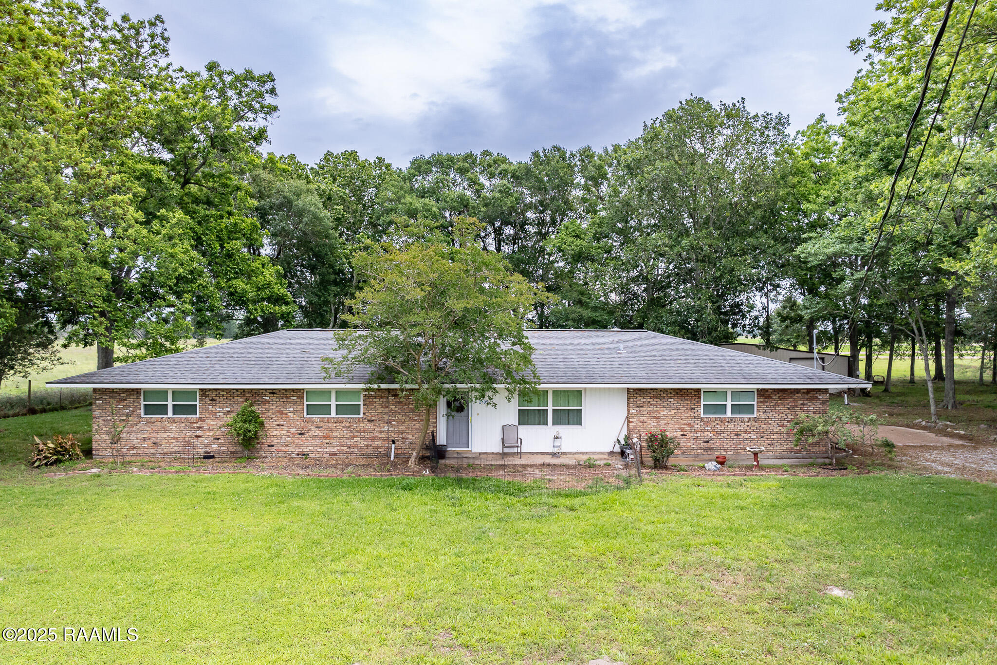 2405 S Chataignier Road