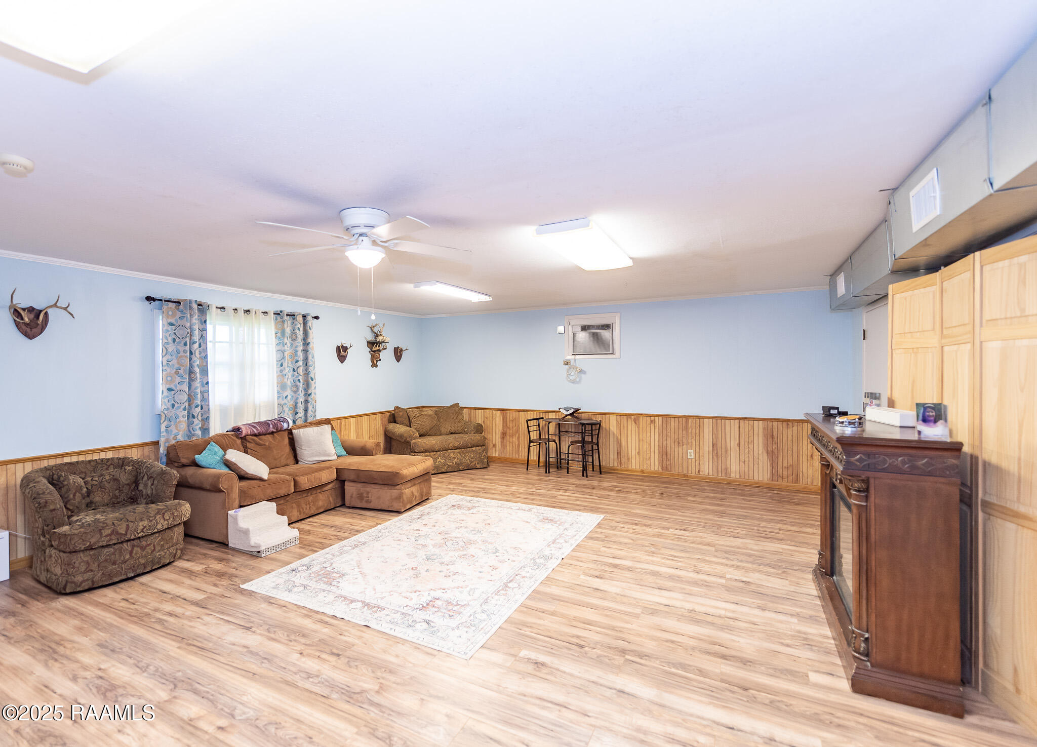 2405 S Chataignier Road
