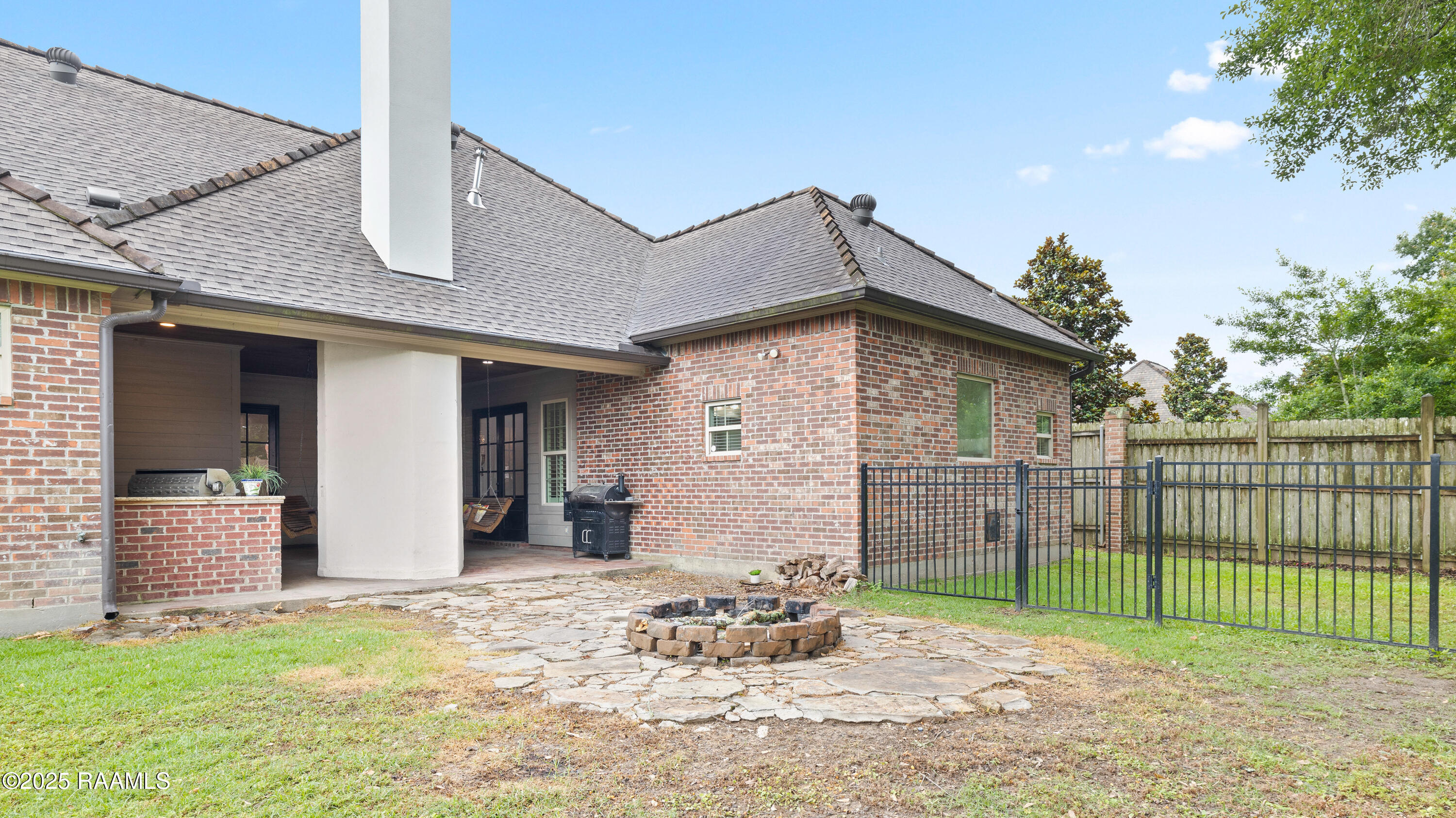 400 Dunnottar Place