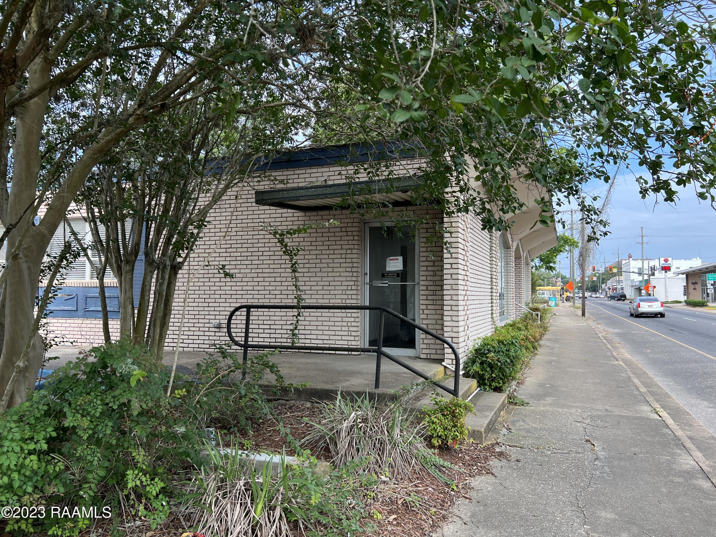 330 E Landry Street
