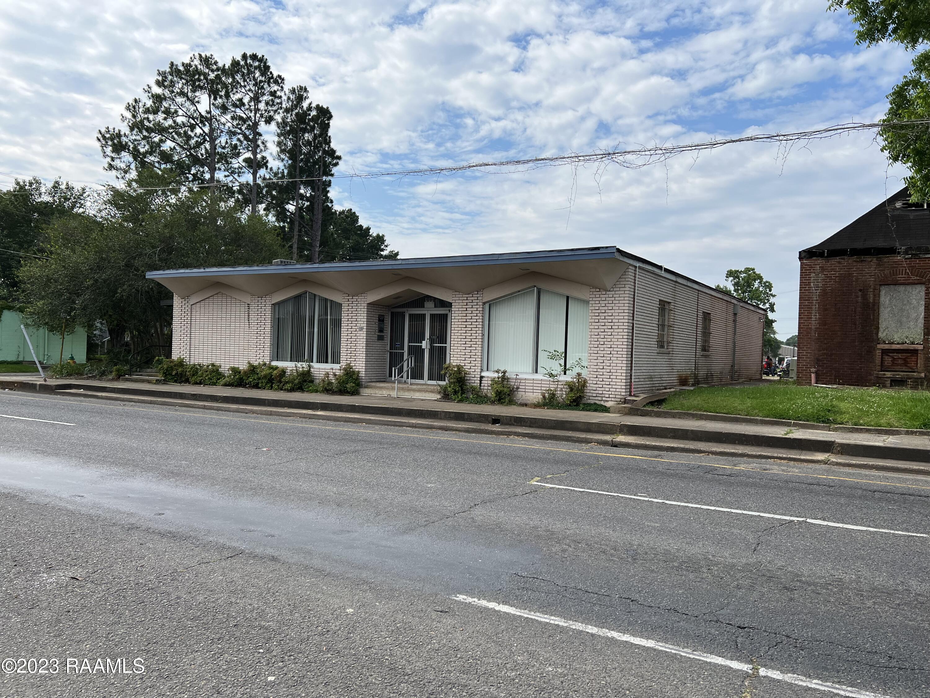 330 E Landry Street