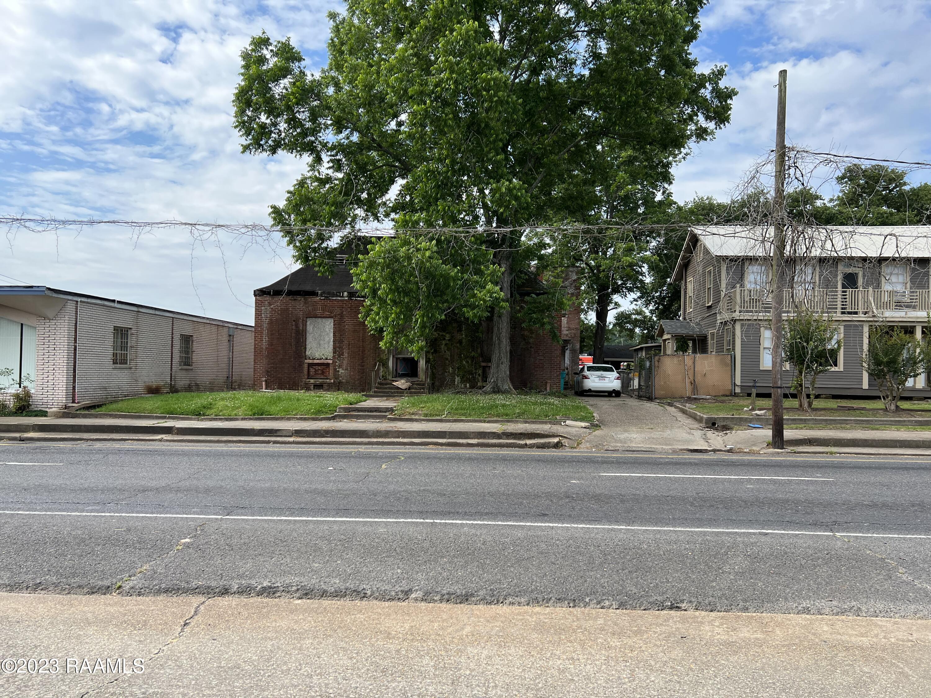 330 E Landry Street