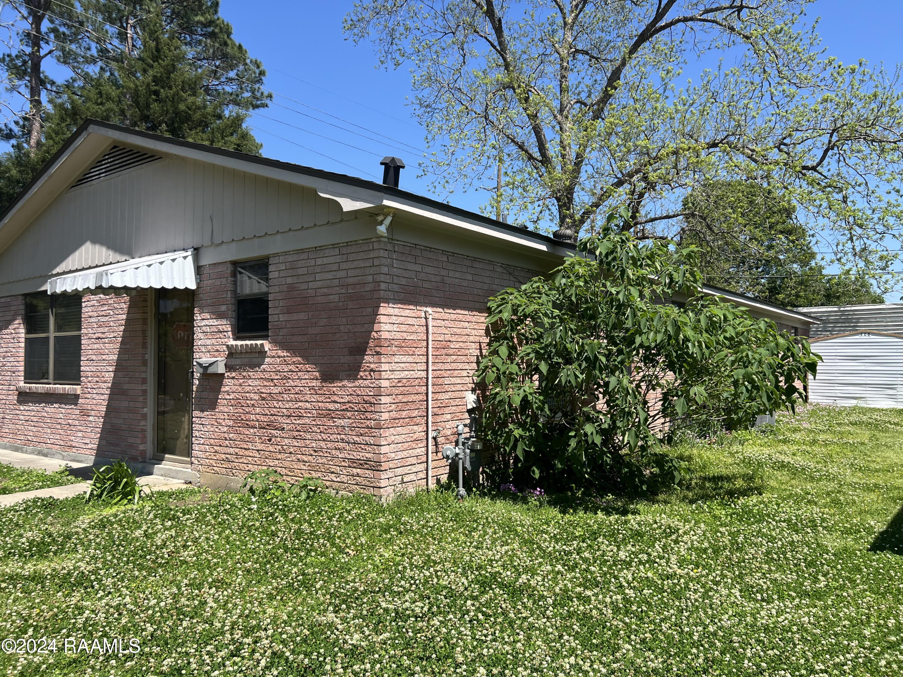 1621 W Grolee Street