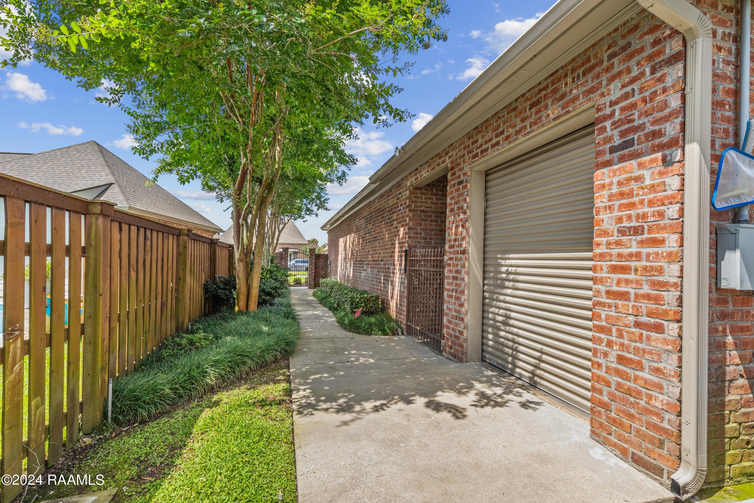 215 Brahmwell Court