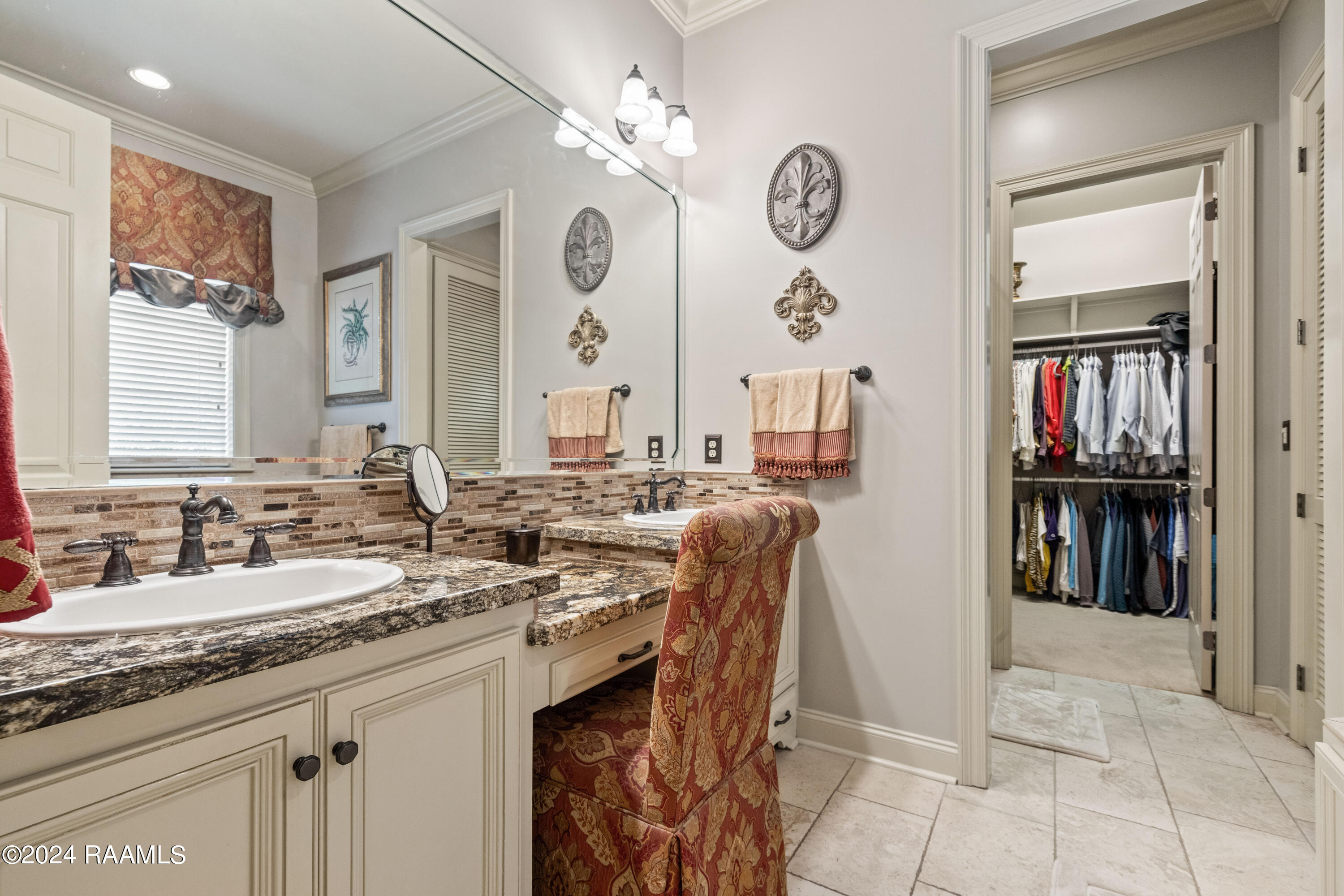 215 Brahmwell Court